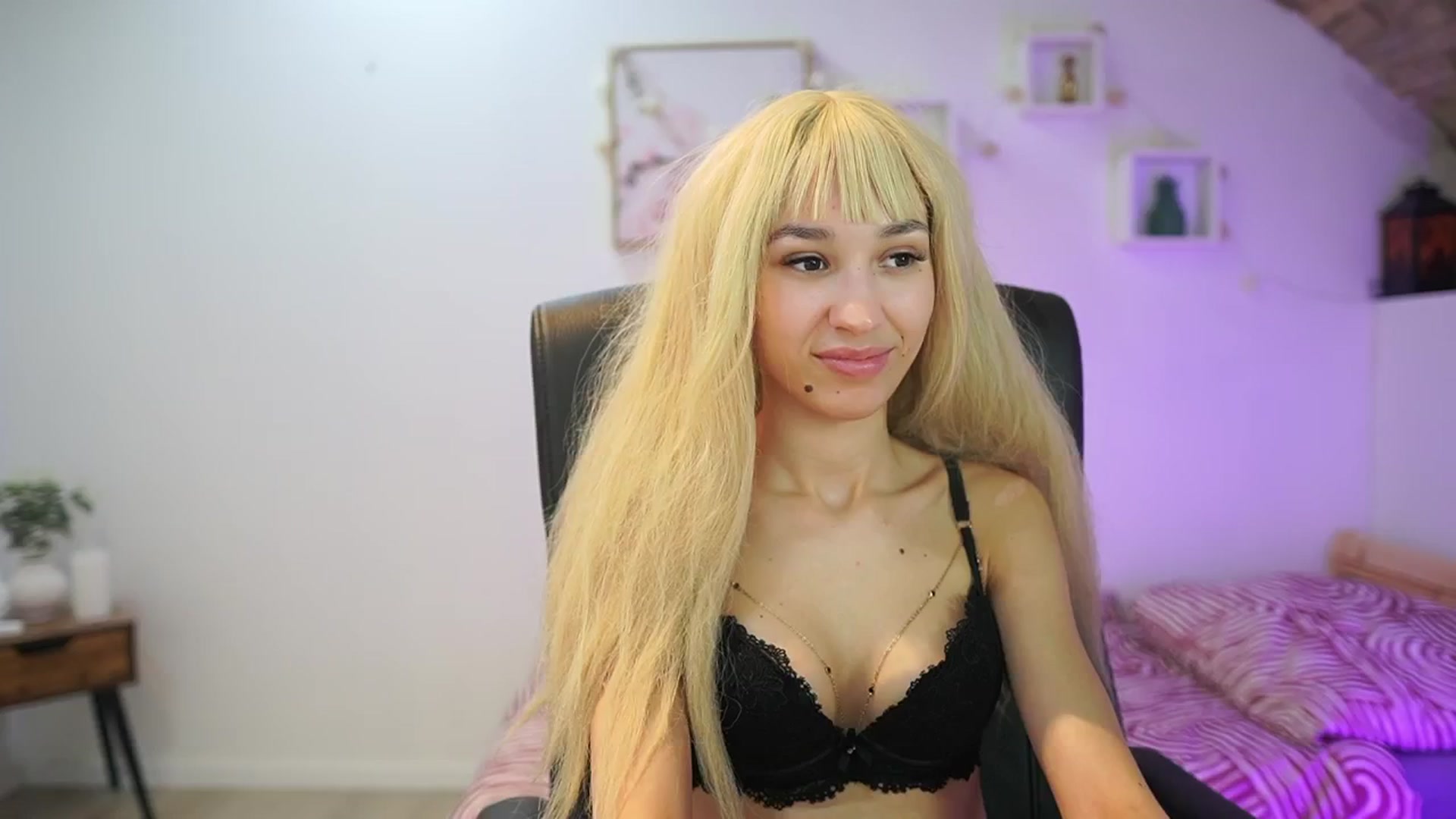 Gallery image thumbnail from Amai__Liu's myfreecams stream on, 12/29/2025, 12:01 image 17 of 20