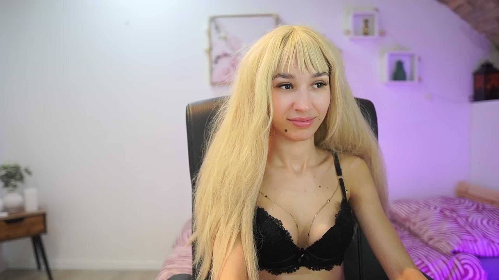 Gallery image thumbnail from Amai__Liu's myfreecams stream on, 12/29/2025, 12:01 image 2 of 20