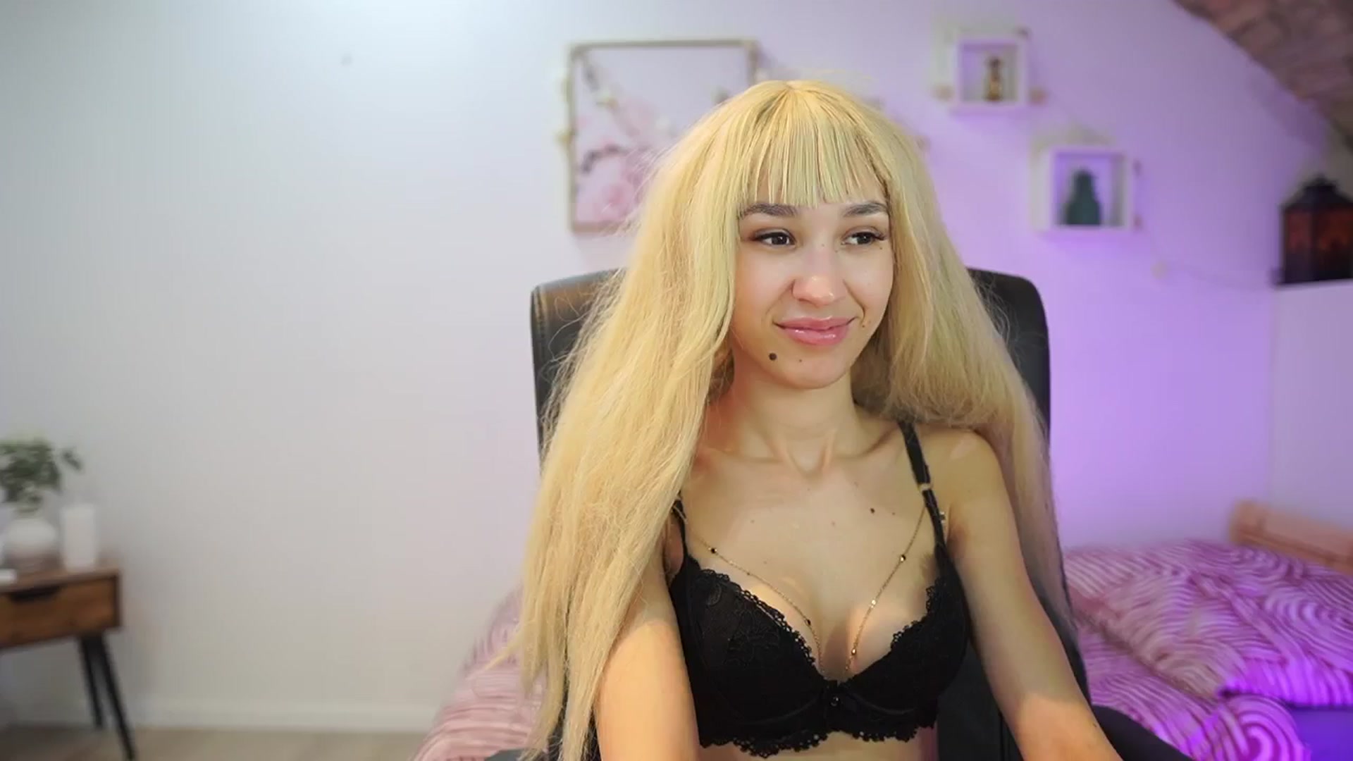 Gallery image thumbnail from Amai__Liu's myfreecams stream on, 12/29/2025, 13:48 image 6 of 20
