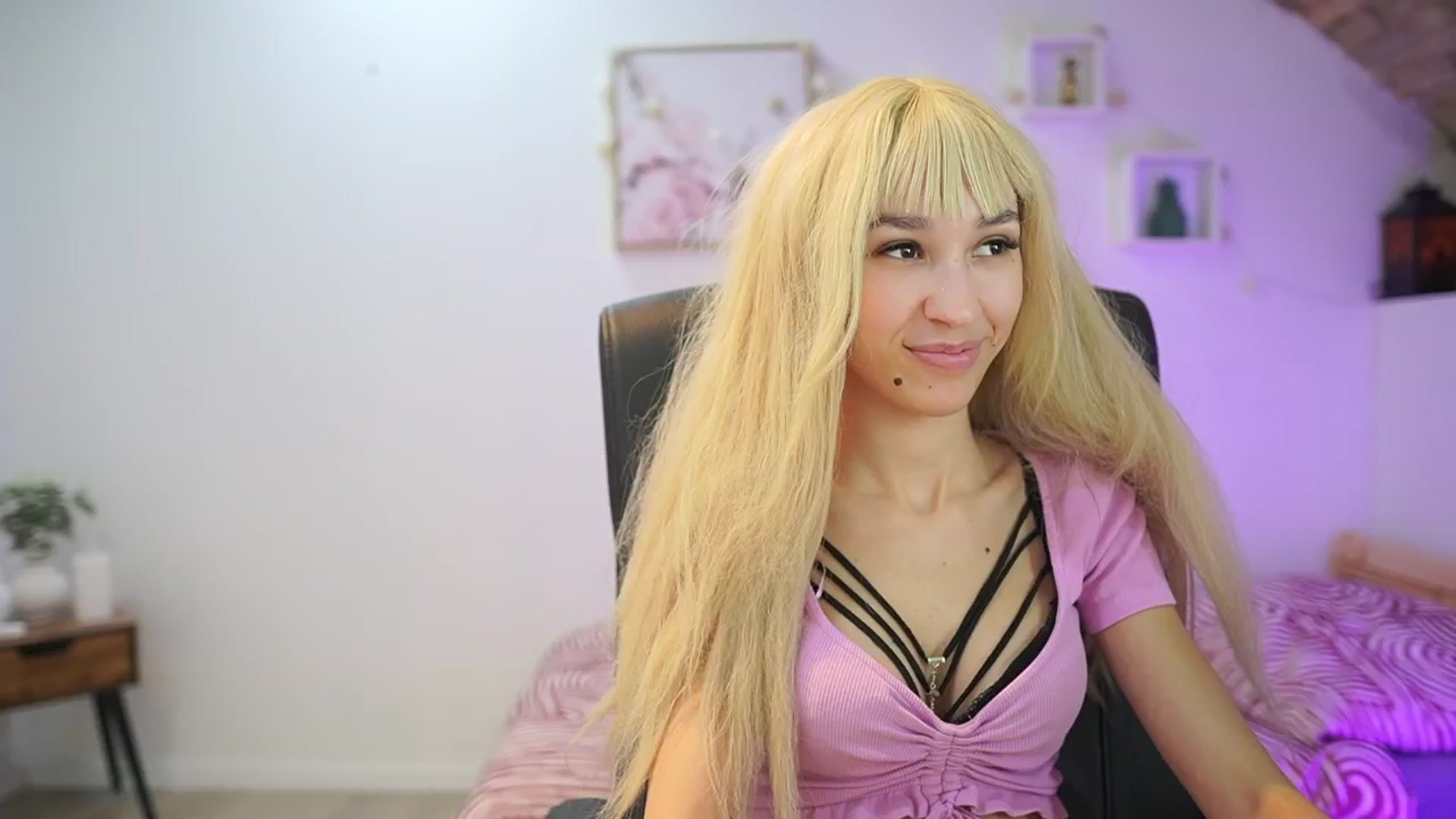 Gallery image thumbnail from Amai__Liu's myfreecams stream on, 12/30/2025, 22:06 image 4 of 20