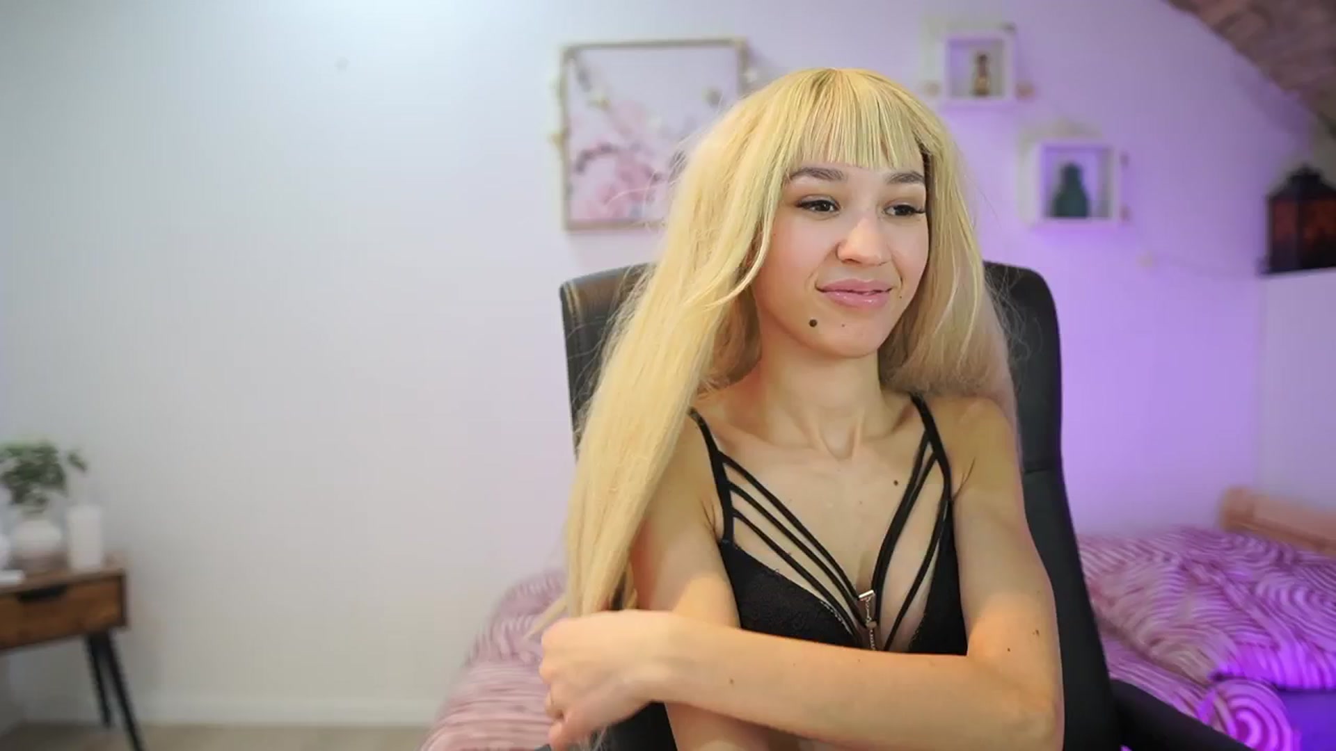 Gallery image thumbnail from Amai__Liu's myfreecams stream on, 12/30/2025, 22:06 image 9 of 20