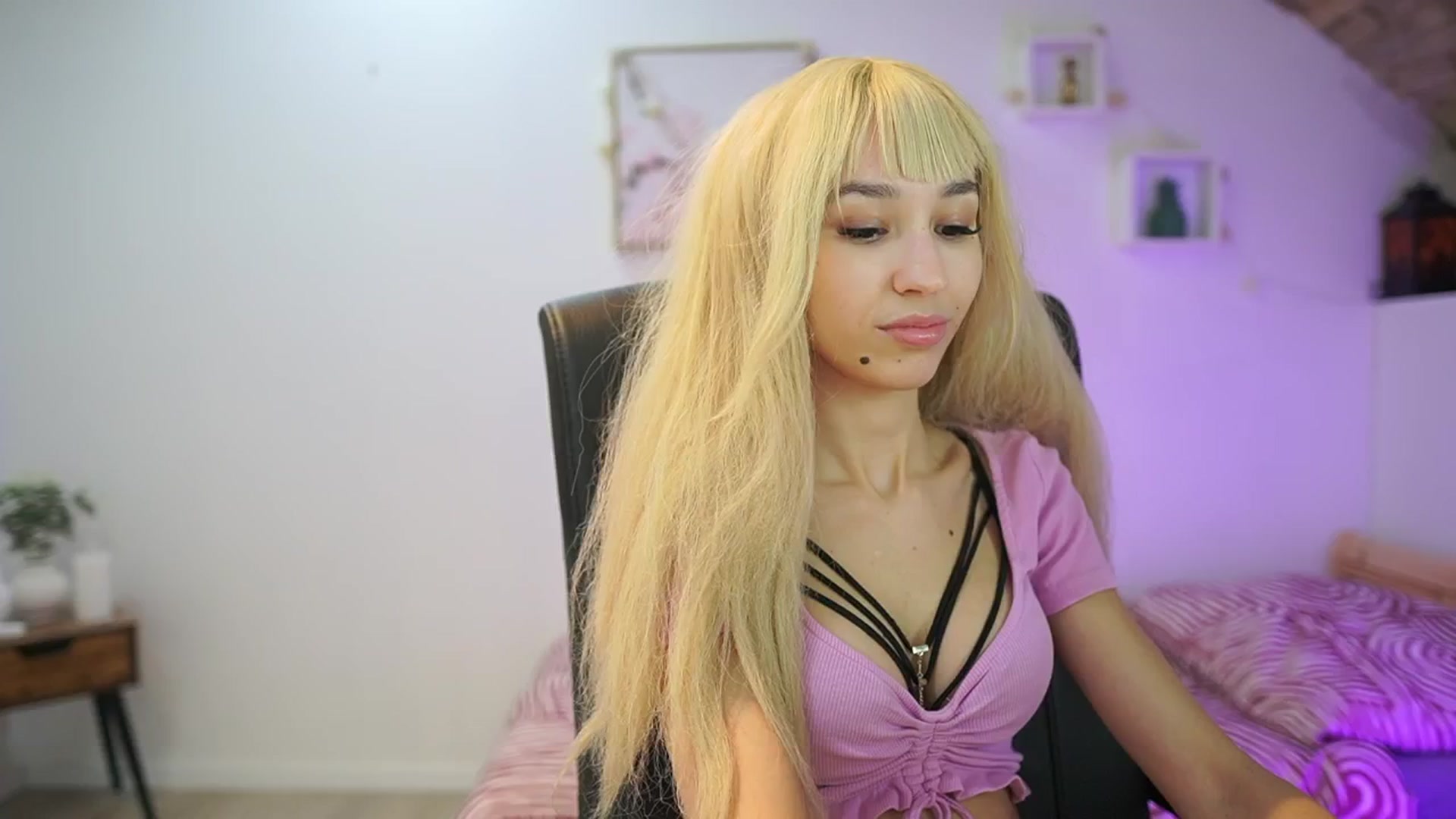 Gallery image thumbnail from Amai__Liu's myfreecams stream on, 12/30/2025, 22:06 image 1 of 20