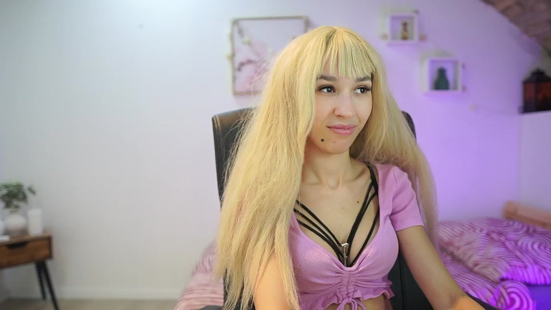 Gallery image thumbnail from Amai__Liu's myfreecams stream on, 12/30/2025, 22:06 image 2 of 20