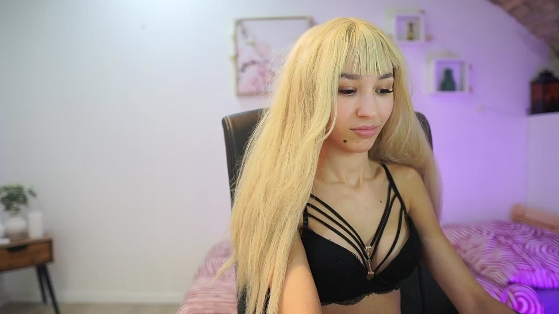 Gallery image thumbnail from Amai__Liu's myfreecams stream on, 12/30/2025, 22:06 image 7 of 20