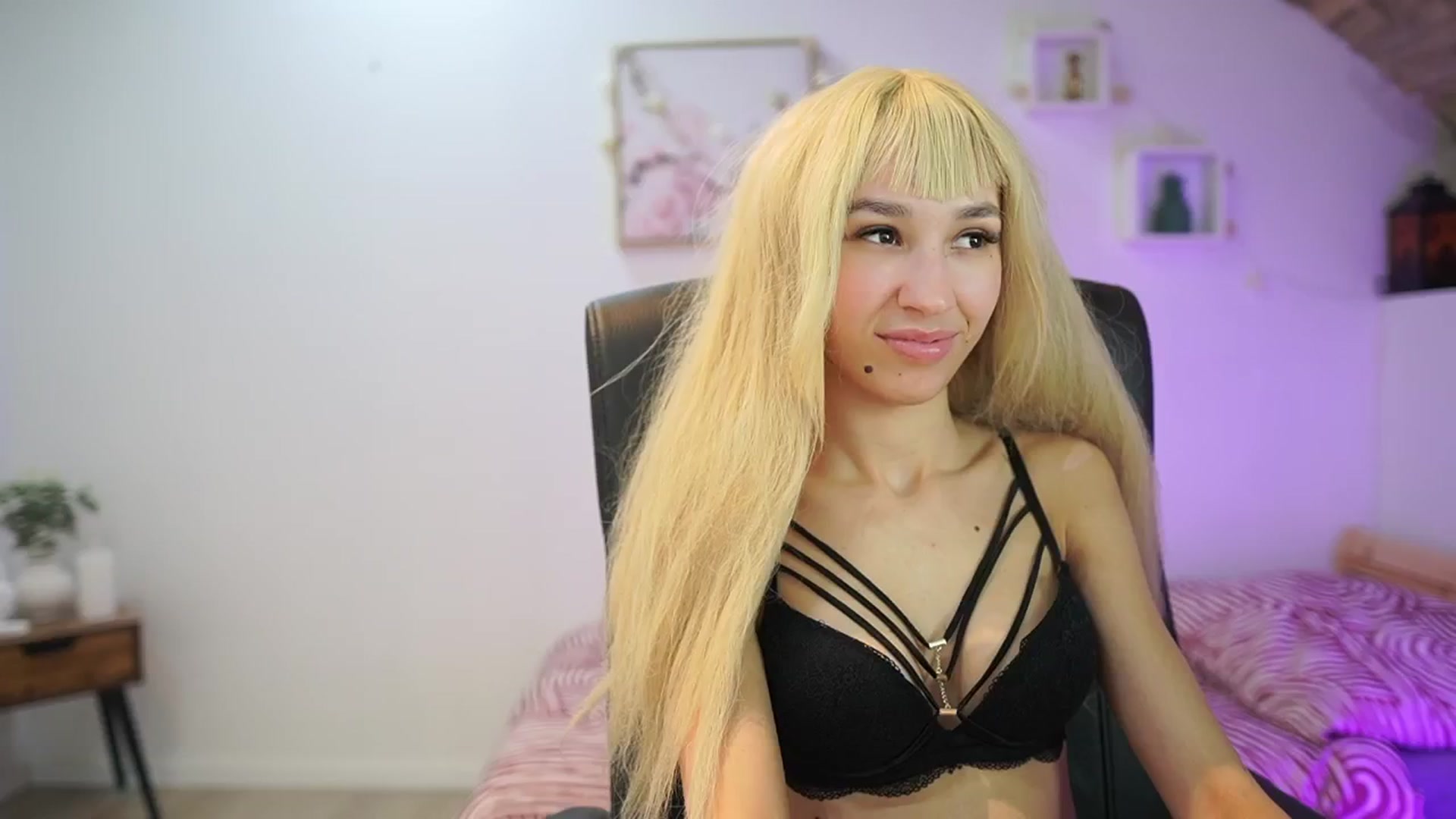 Gallery image thumbnail from Amai__Liu's myfreecams stream on, 12/30/2025, 22:06 image 19 of 20