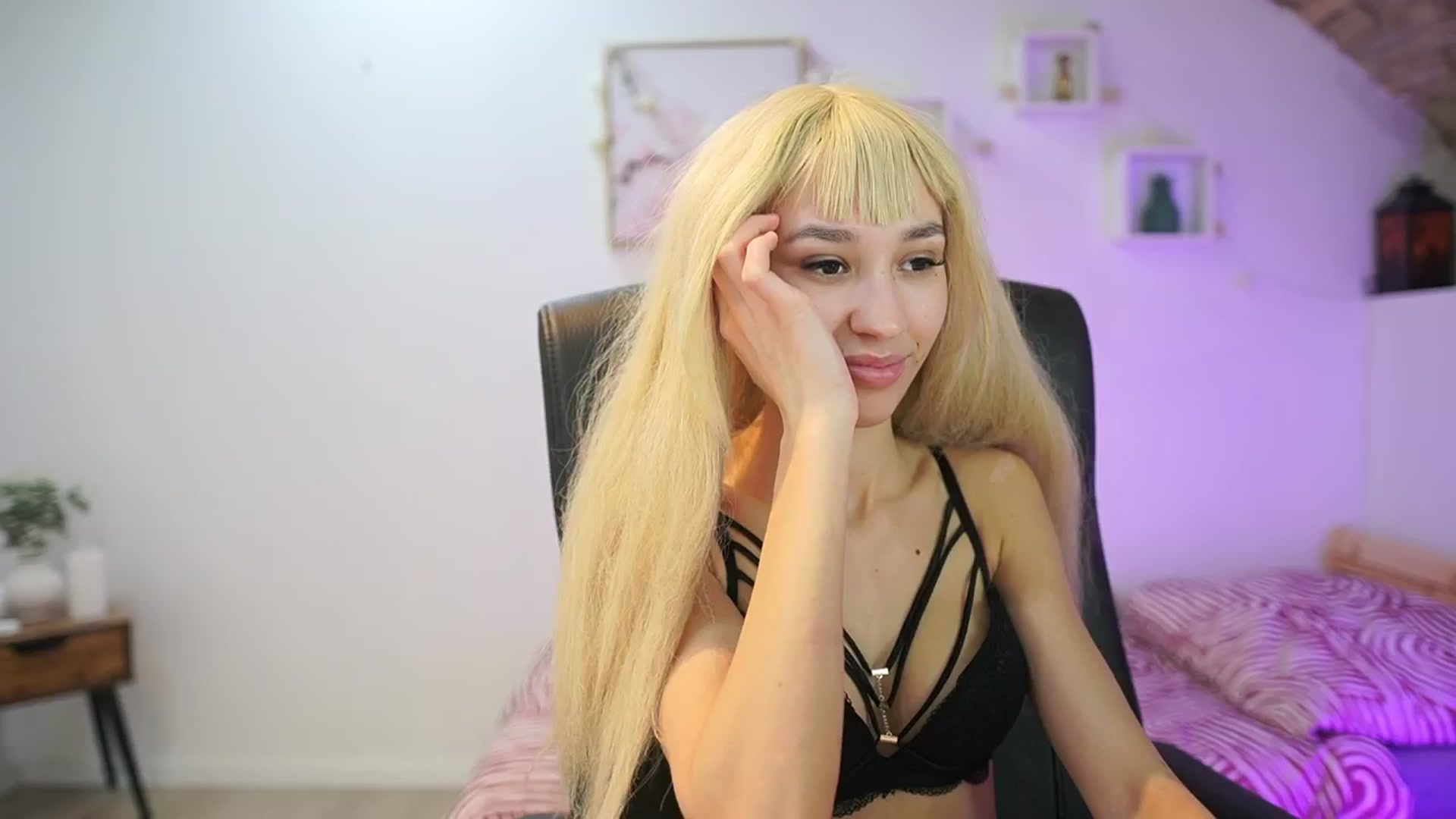 Gallery image thumbnail from Amai__Liu's myfreecams stream on, 12/30/2025, 23:50 image 18 of 20