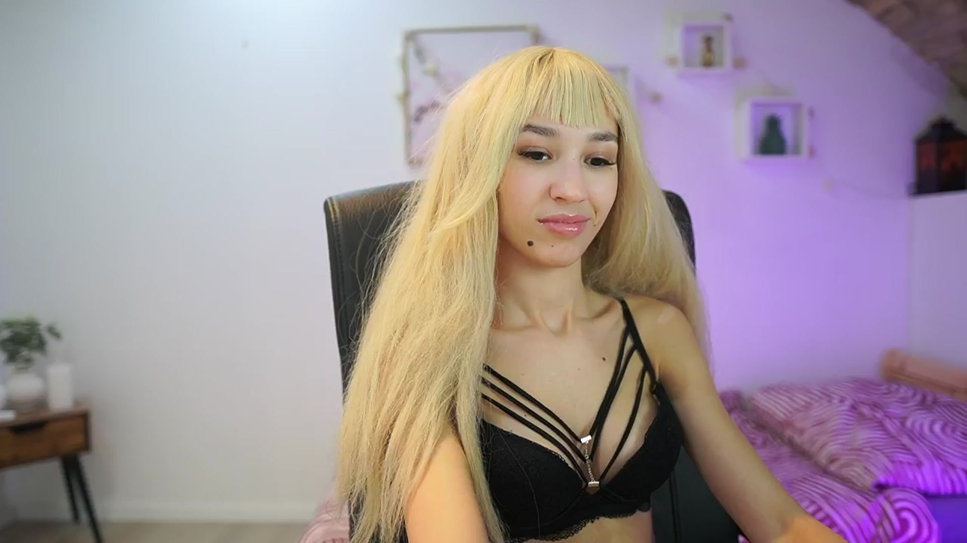 Gallery image thumbnail from Amai__Liu's myfreecams stream on, 12/30/2025, 23:50 image 3 of 20