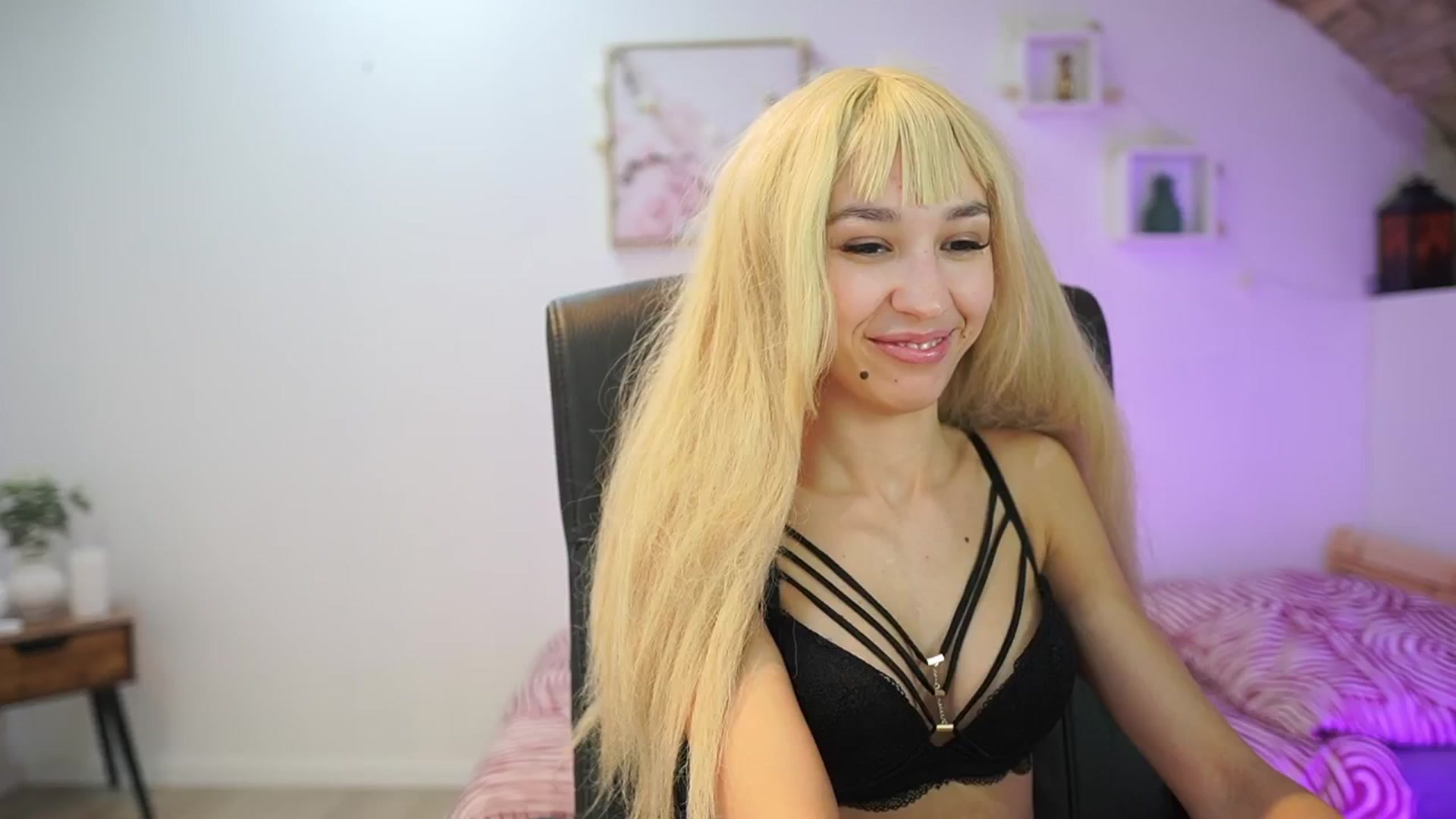 Gallery image thumbnail from Amai__Liu's myfreecams stream on, 12/30/2025, 23:50 image 12 of 20
