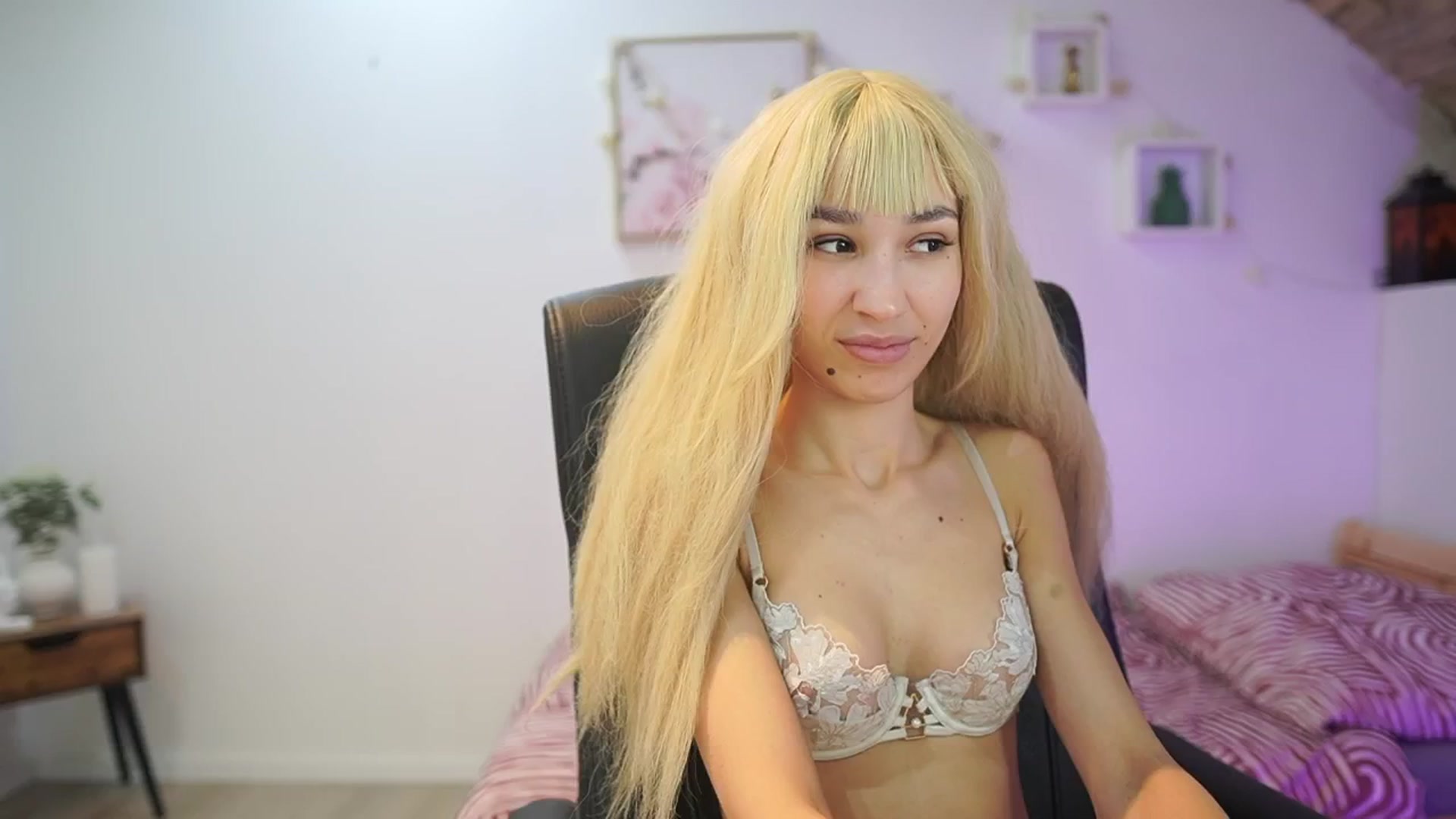 Gallery image thumbnail from Amai__Liu's myfreecams stream on, 01/03/2026, 09:27 image 16 of 20
