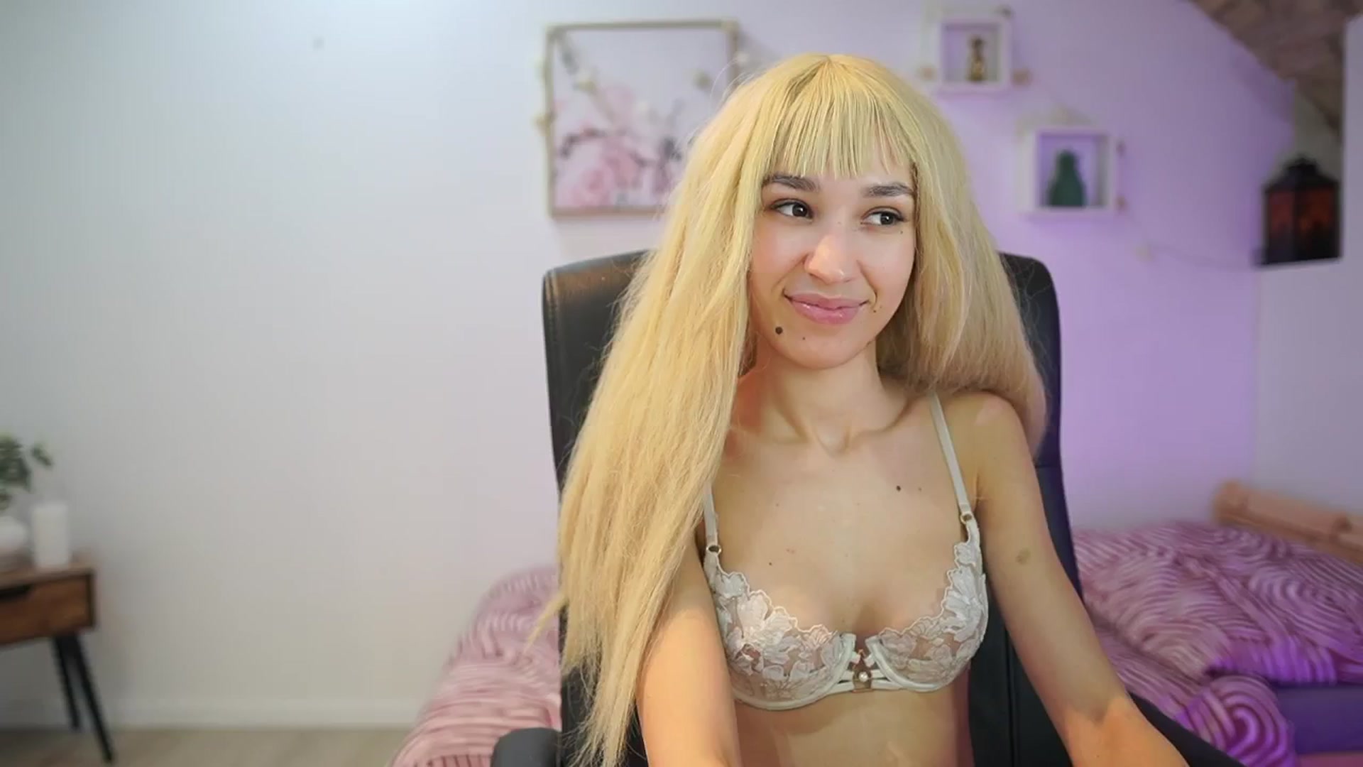 Gallery image thumbnail from Amai__Liu's myfreecams stream on, 01/03/2026, 13:47 image 16 of 20