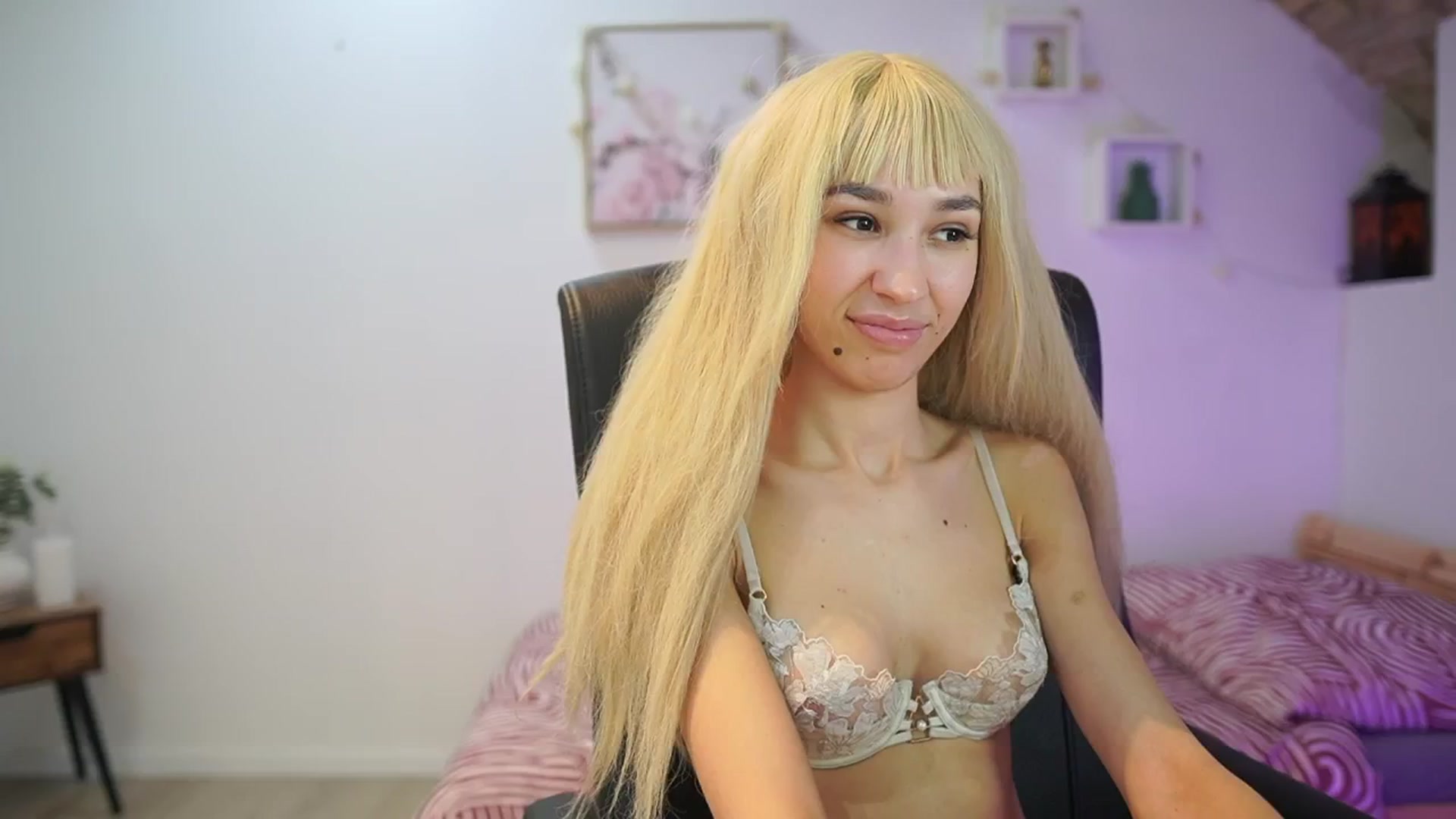 Gallery image thumbnail from Amai__Liu's myfreecams stream on, 01/03/2026, 13:47 image 12 of 20