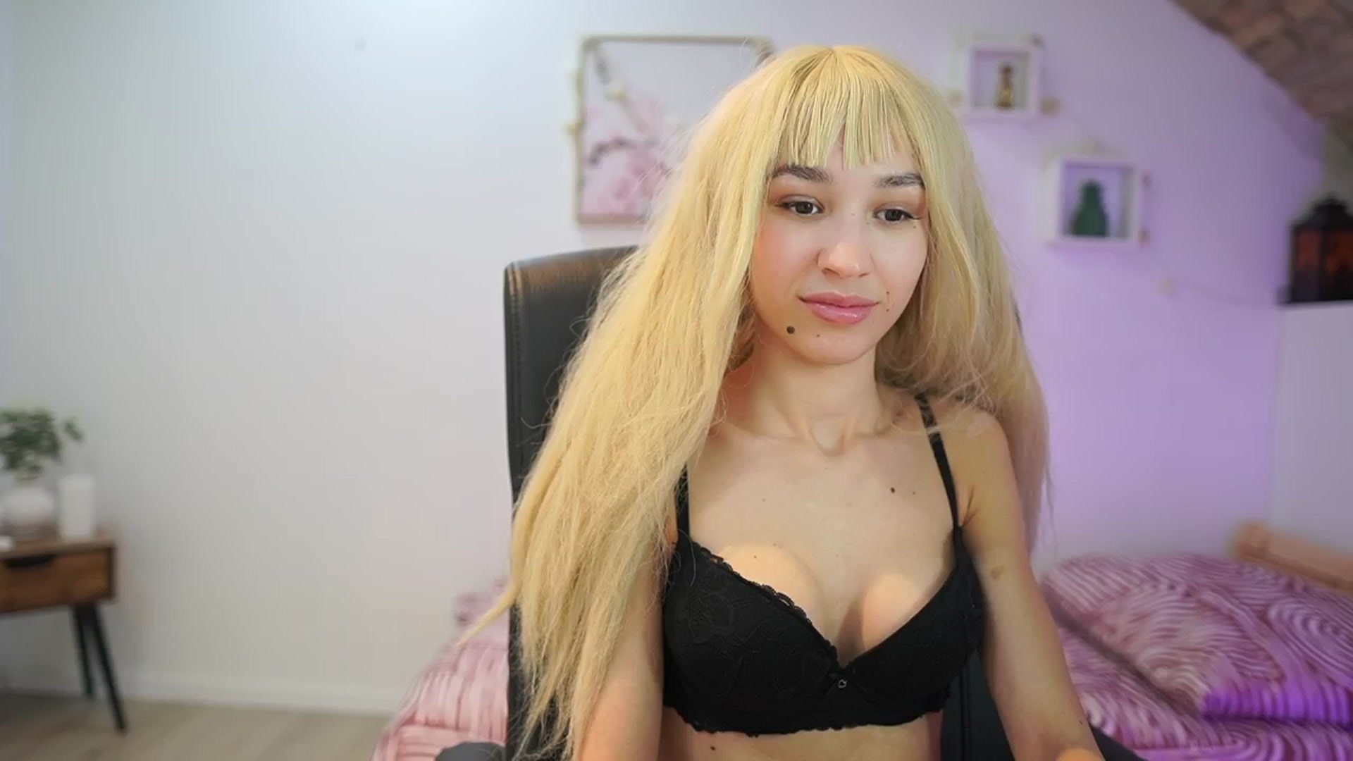 Gallery image thumbnail from Amai__Liu's myfreecams stream on, 01/07/2026, 13:14 image 16 of 20