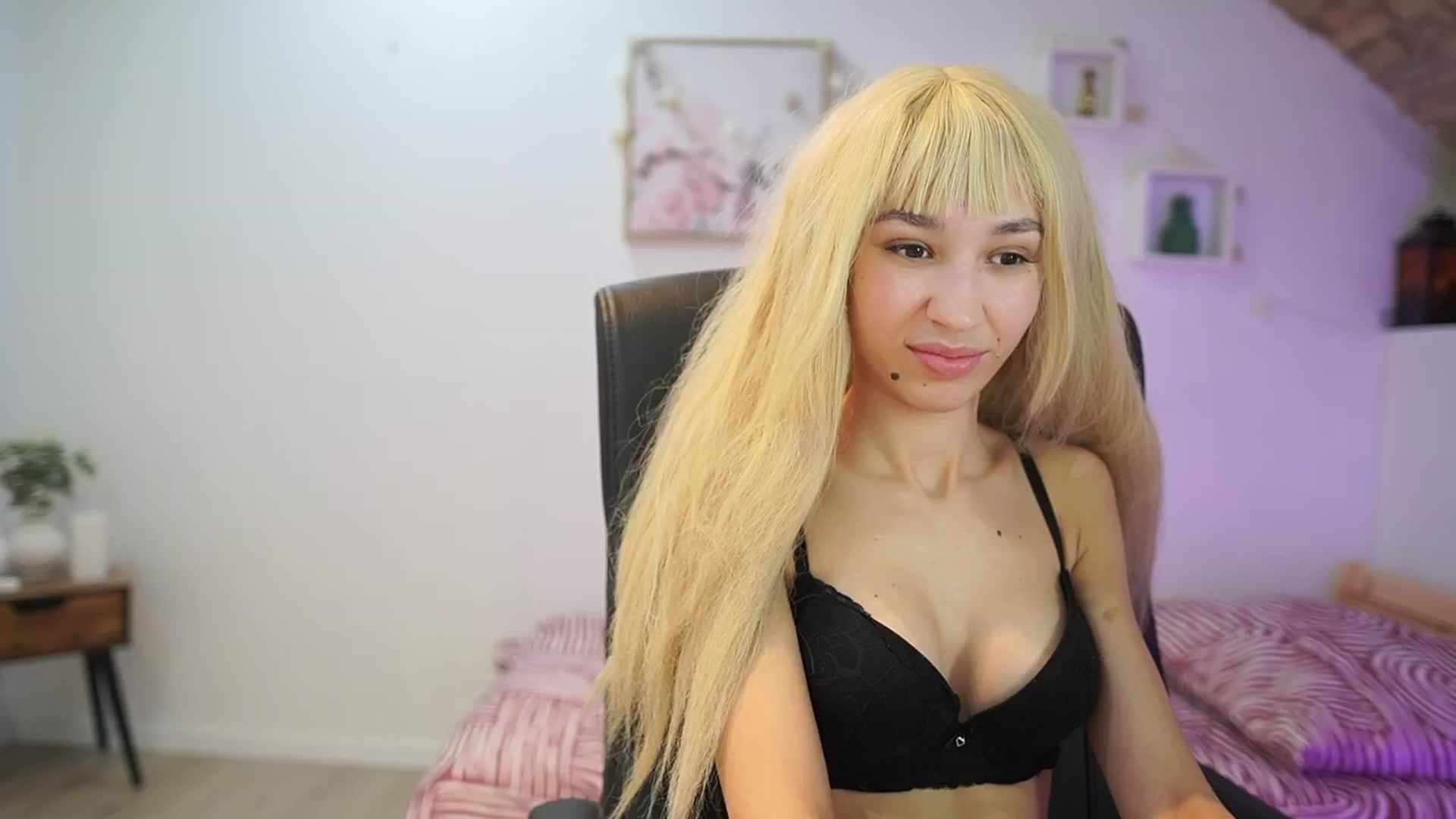Gallery image thumbnail from Amai__Liu's myfreecams stream on, 01/07/2026, 13:14 image 9 of 20