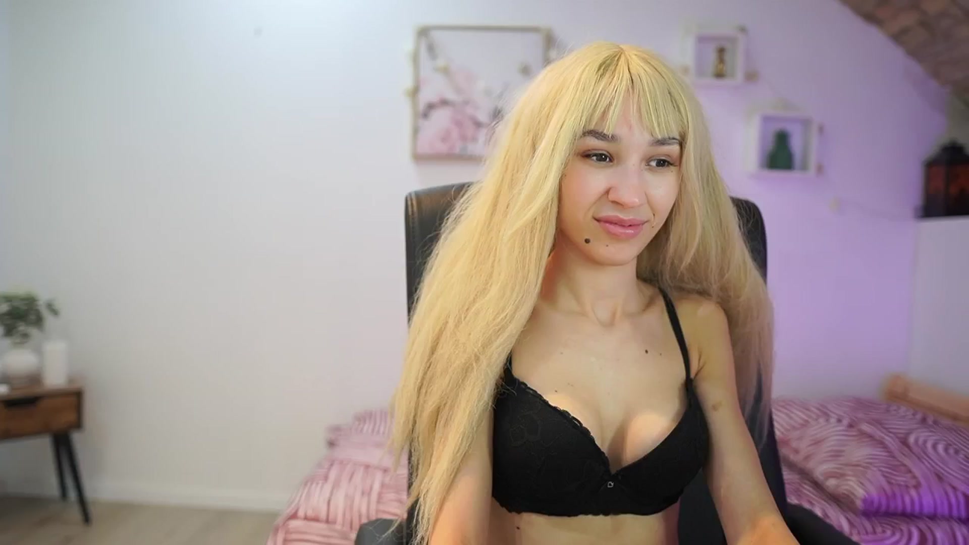 Gallery image thumbnail from Amai__Liu's myfreecams stream on, 01/07/2026, 13:56 image 4 of 20