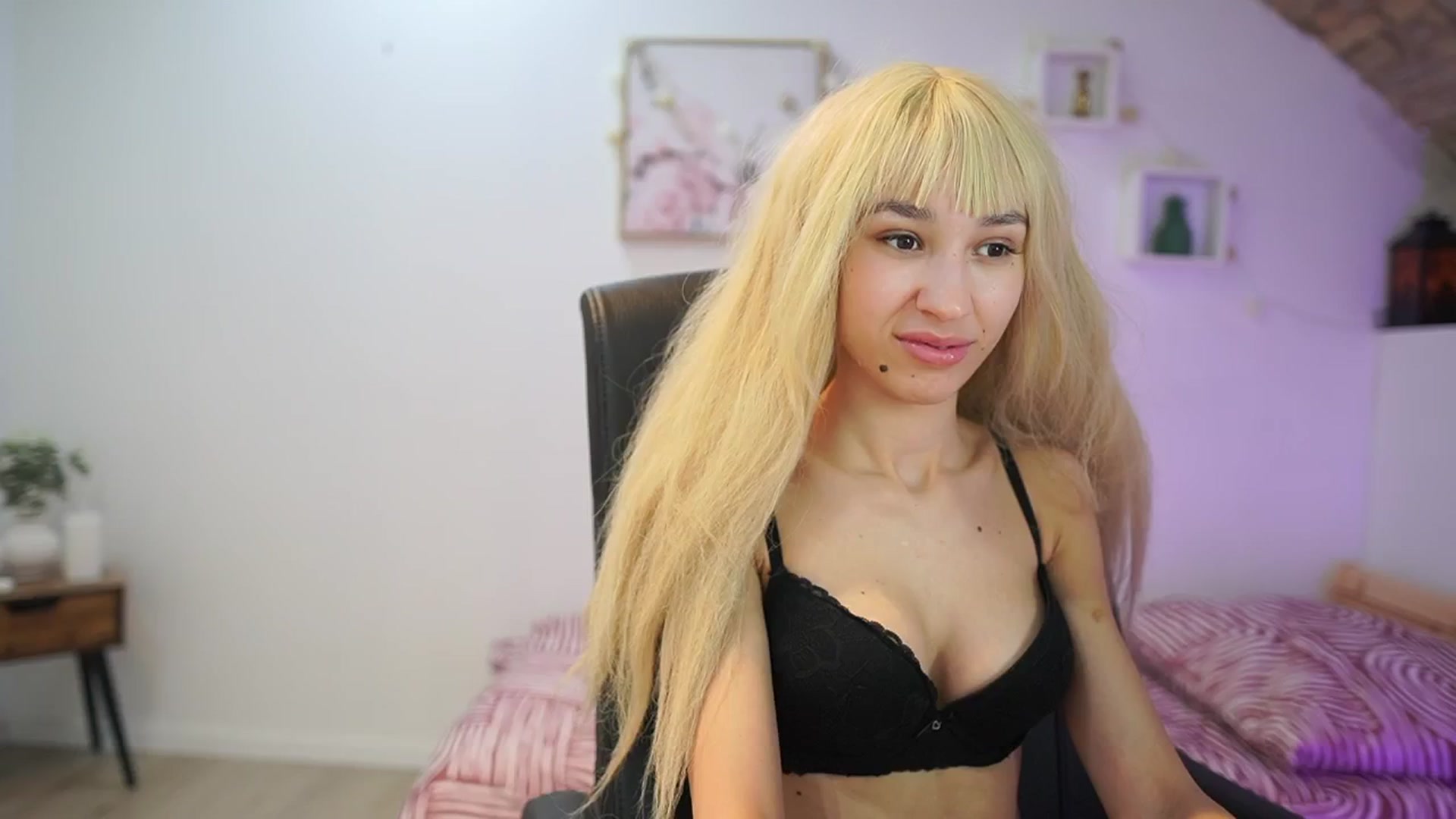 Gallery image thumbnail from Amai__Liu's myfreecams stream on, 01/07/2026, 13:56 image 1 of 20