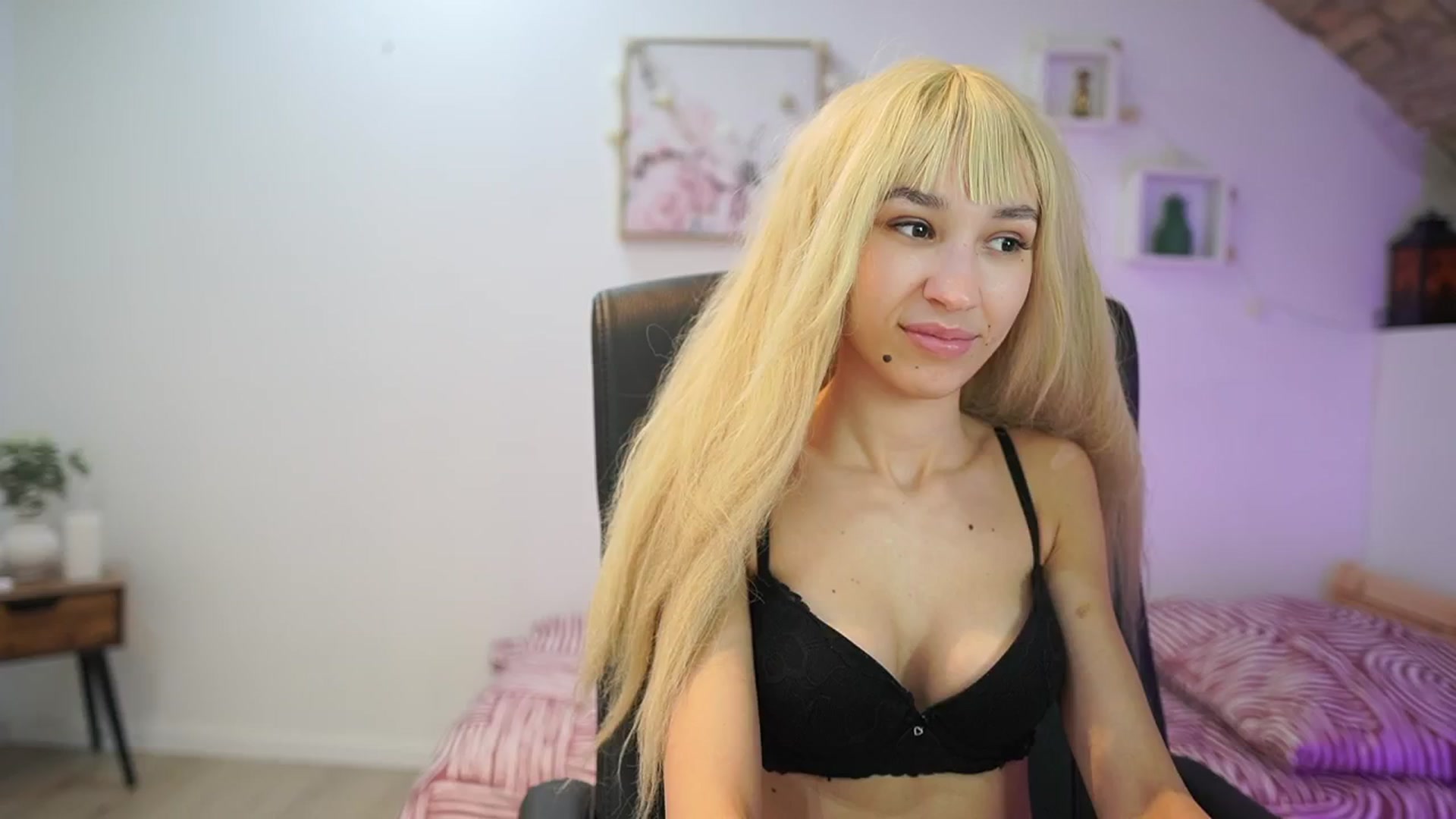 Gallery image thumbnail from Amai__Liu's myfreecams stream on, 01/07/2026, 13:56 image 14 of 20