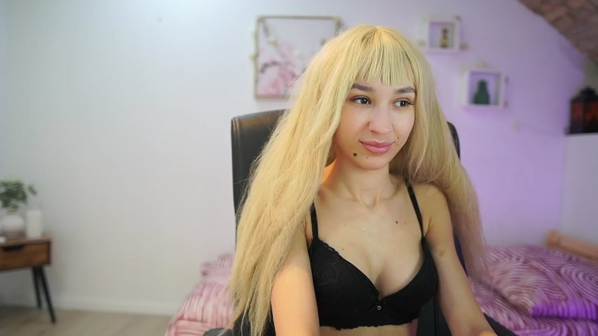 Gallery image thumbnail from Amai__Liu's myfreecams stream on, 01/07/2026, 14:59 image 8 of 20