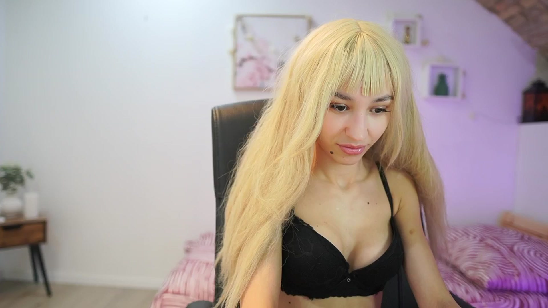 Gallery image thumbnail from Amai__Liu's myfreecams stream on, 01/07/2026, 14:59 image 1 of 20