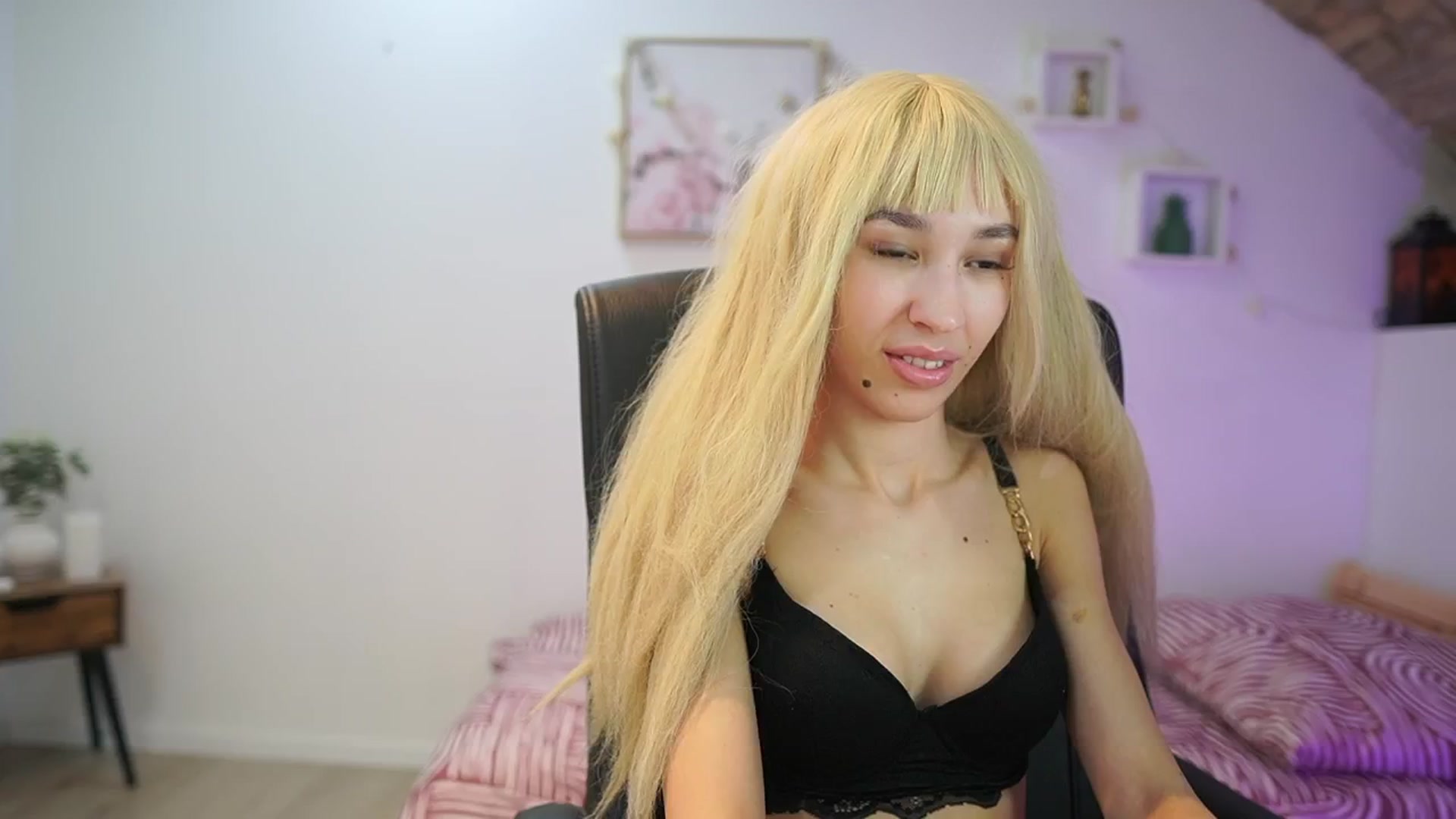 Gallery image thumbnail from Amai__Liu's myfreecams stream on, 01/07/2026, 17:55 image 9 of 20