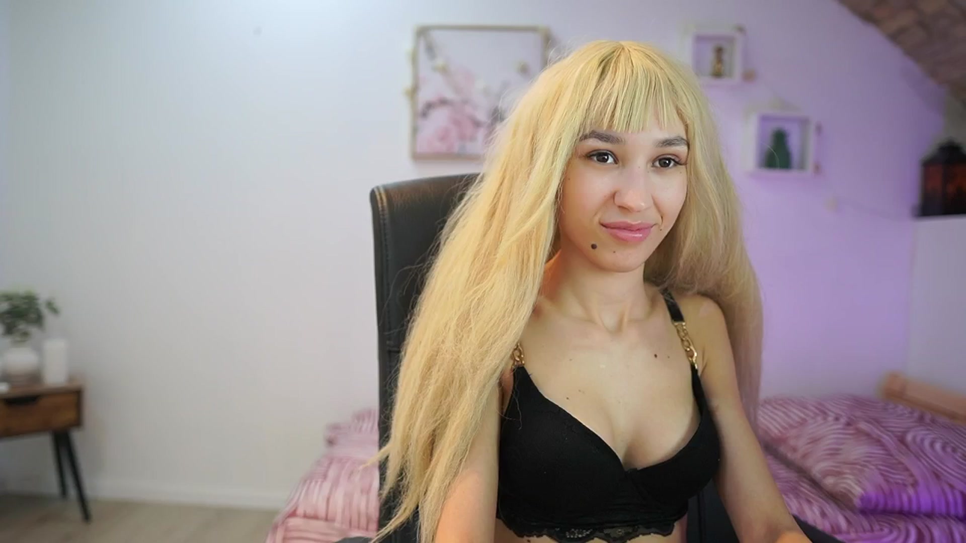 Gallery image thumbnail from Amai__Liu's myfreecams stream on, 01/07/2026, 17:55 image 6 of 20