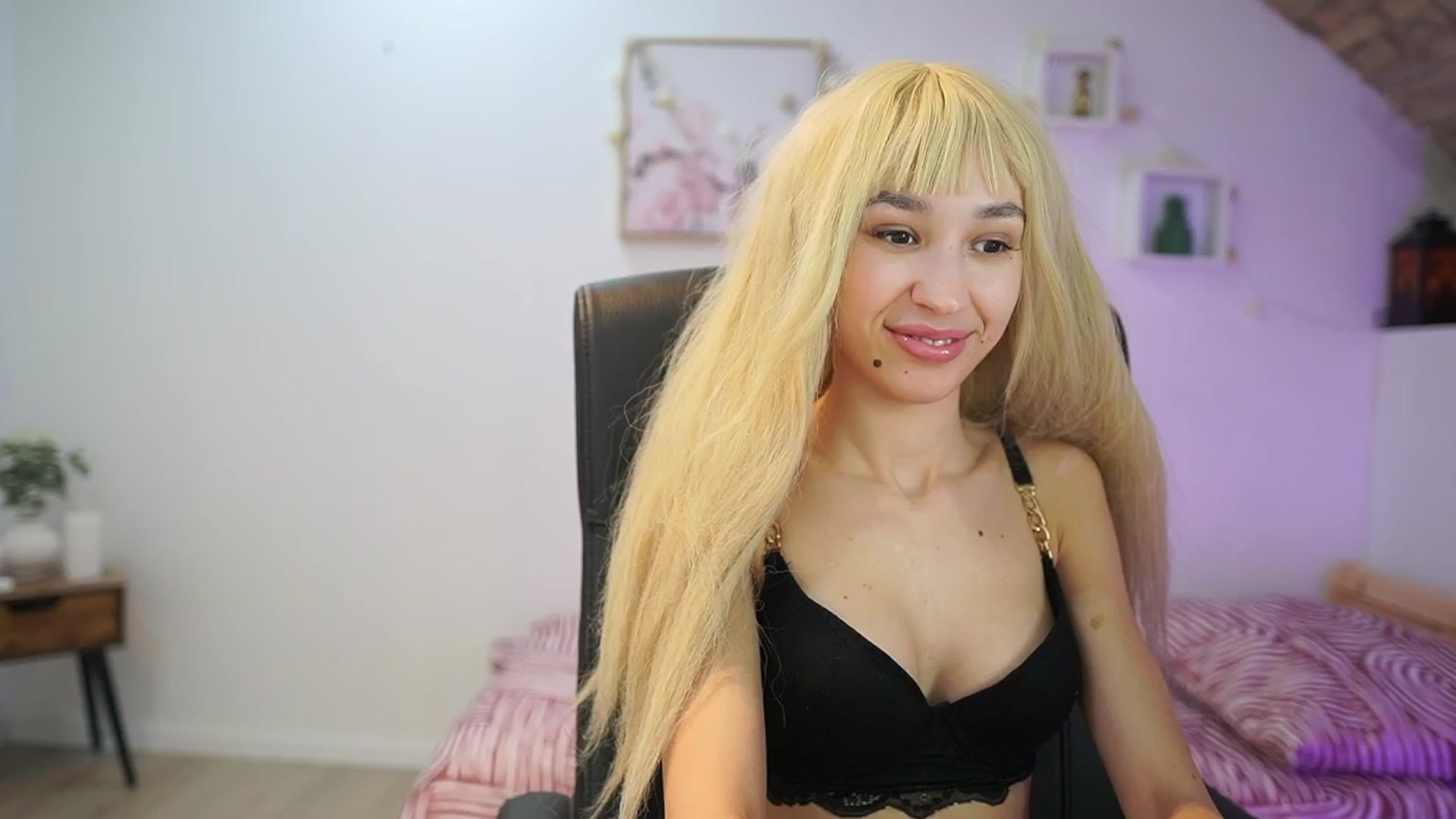 Gallery image thumbnail from Amai__Liu's myfreecams stream on, 01/07/2026, 17:55 image 3 of 20