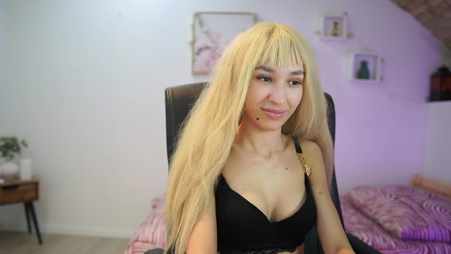 Gallery image thumbnail from Amai__Liu's myfreecams stream on, 01/07/2026, 17:55 image 13 of 20