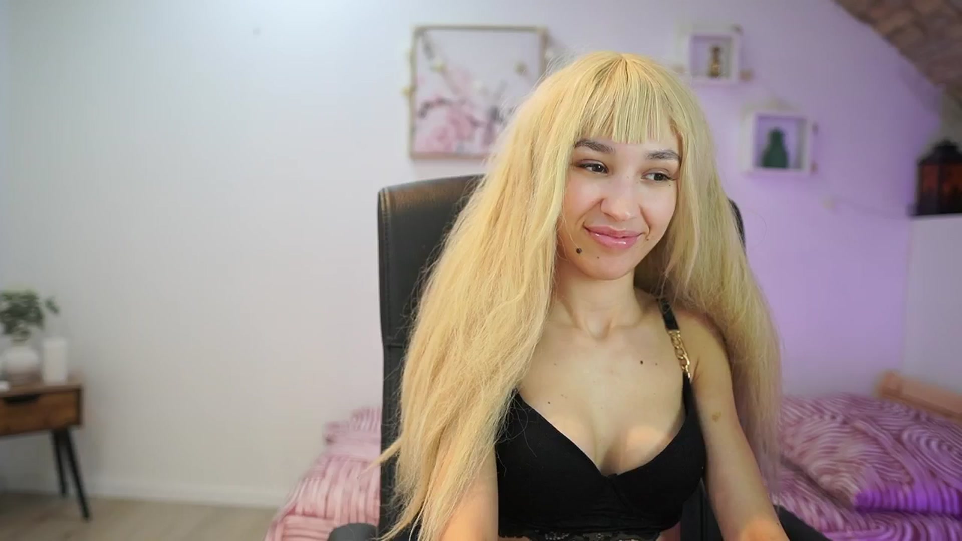 Gallery image thumbnail from Amai__Liu's myfreecams stream on, 01/07/2026, 17:55 image 8 of 20