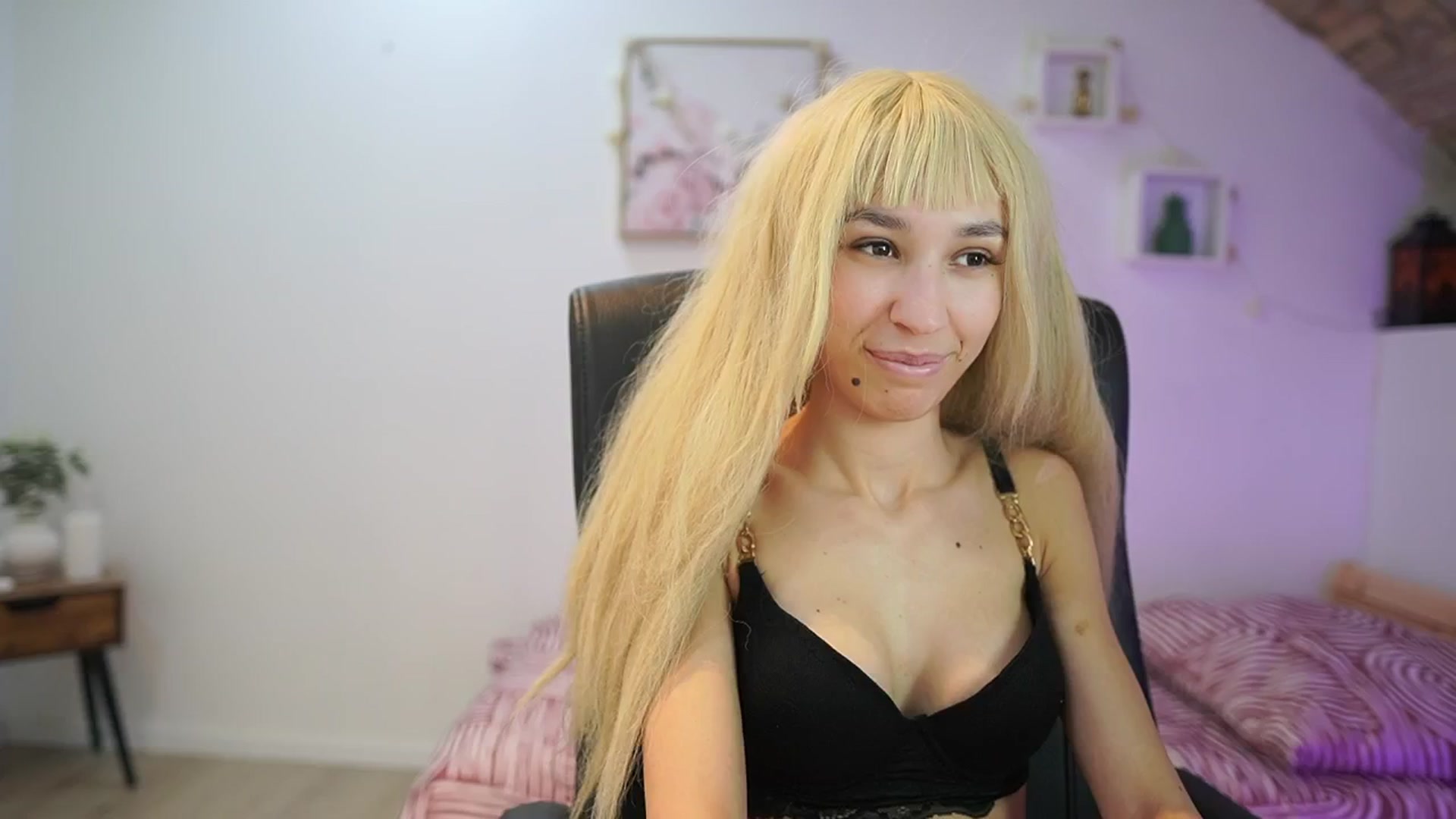 Gallery image thumbnail from Amai__Liu's myfreecams stream on, 01/07/2026, 17:55 image 15 of 20