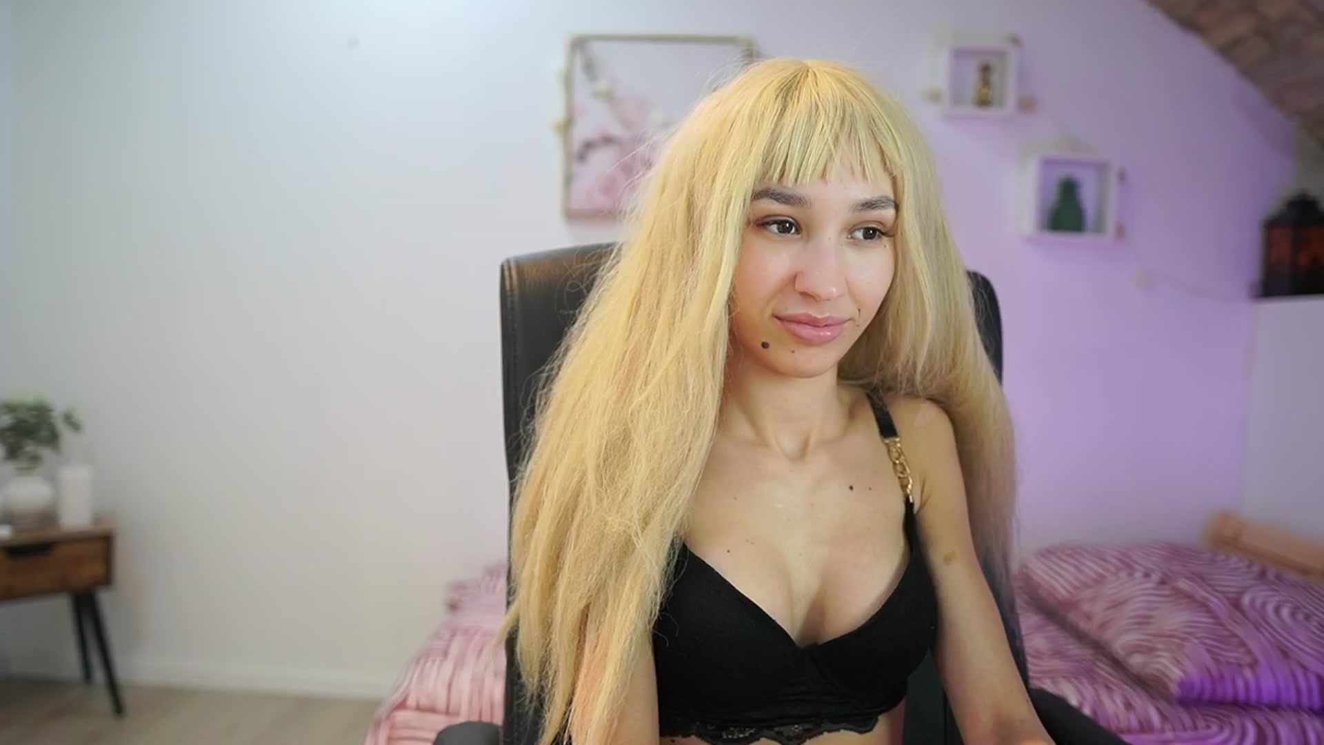 Gallery image thumbnail from Amai__Liu's myfreecams stream on, 01/07/2026, 17:55 image 12 of 20