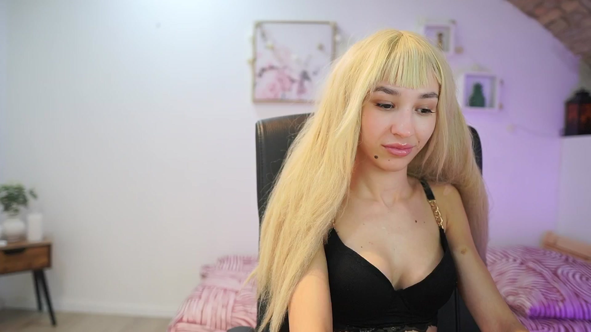 Gallery image thumbnail from Amai__Liu's myfreecams stream on, 01/07/2026, 19:07 image 5 of 20