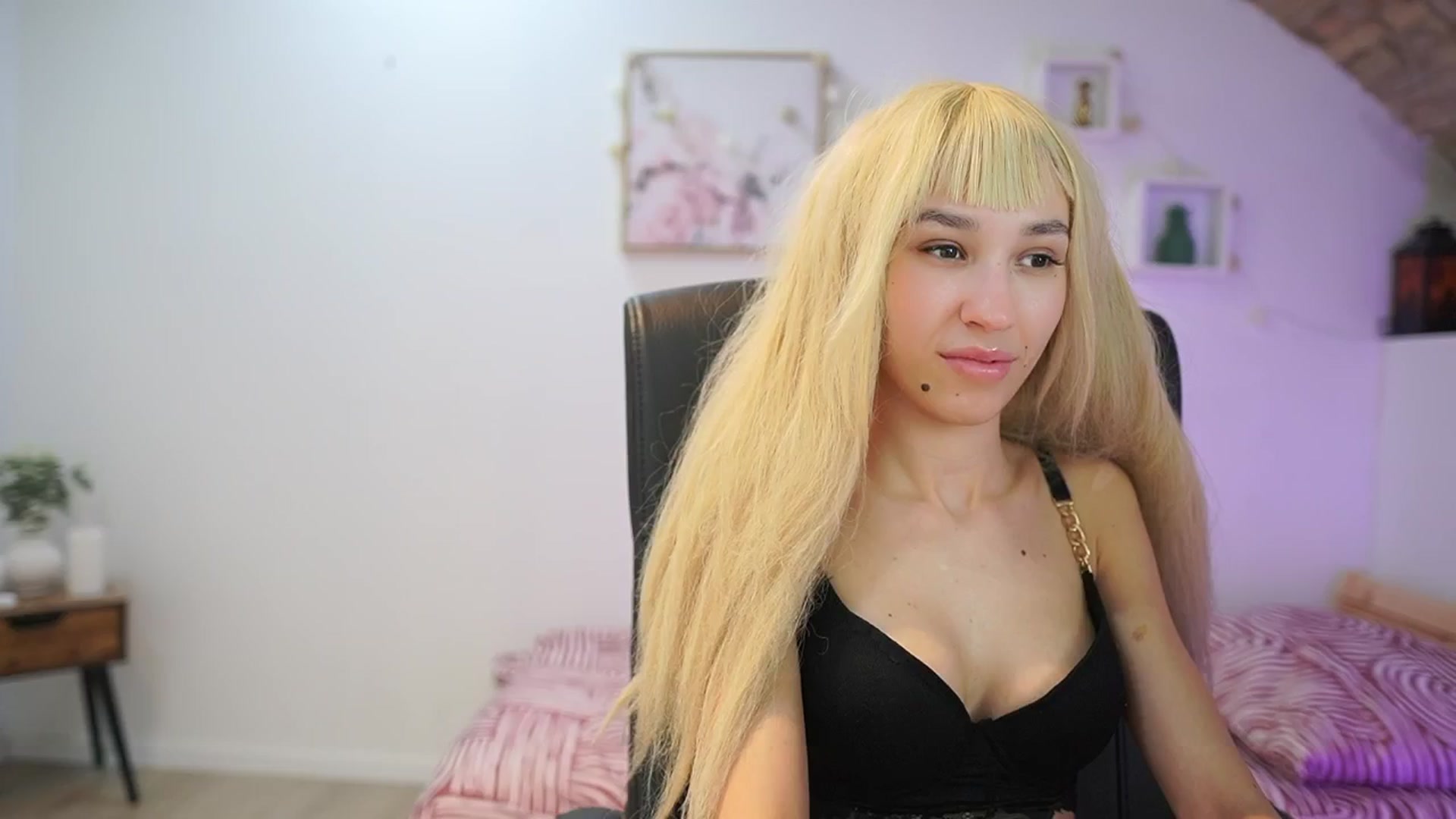 Gallery image thumbnail from Amai__Liu's myfreecams stream on, 01/07/2026, 19:07 image 6 of 20