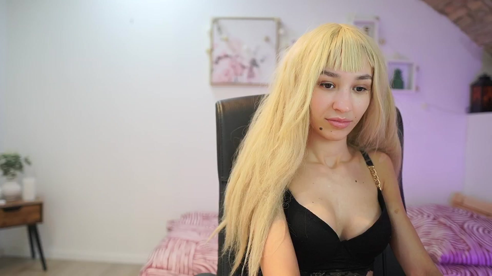 Gallery image thumbnail from Amai__Liu's myfreecams stream on, 01/07/2026, 19:07 image 16 of 20
