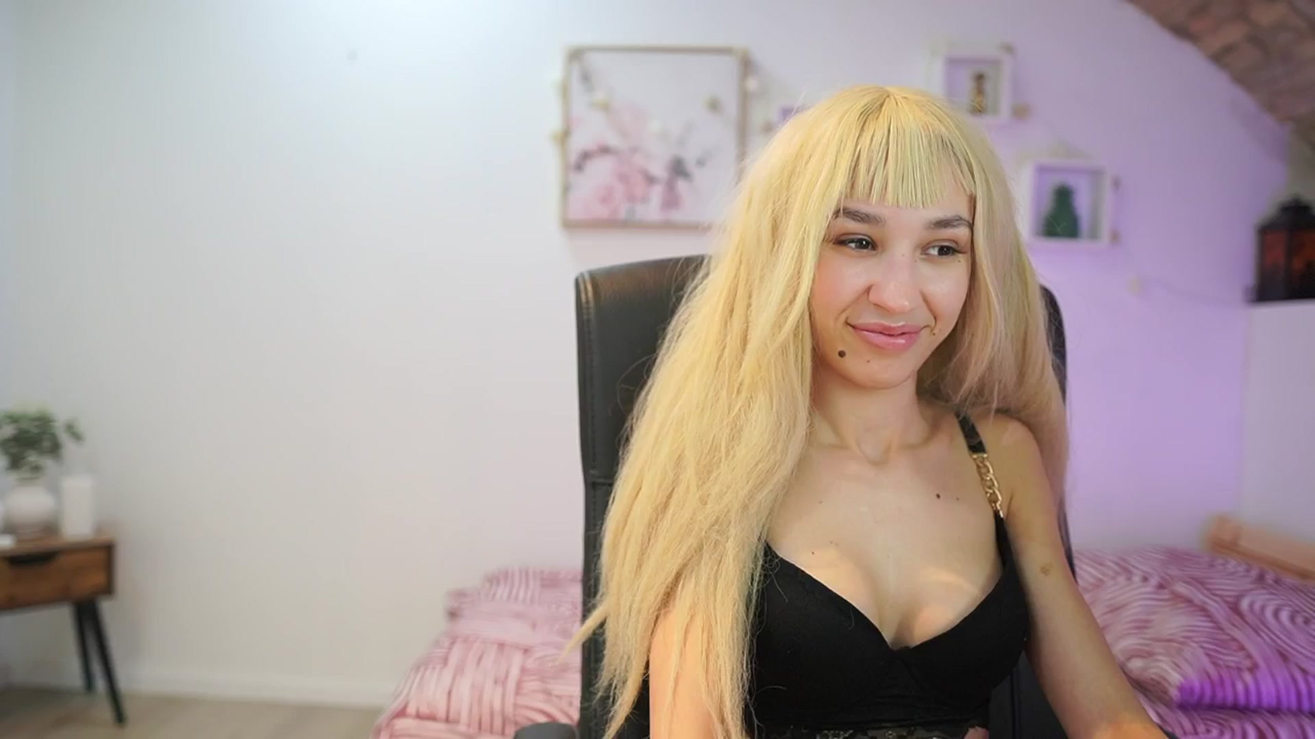 Gallery image thumbnail from Amai__Liu's myfreecams stream on, 01/07/2026, 19:07 image 20 of 20