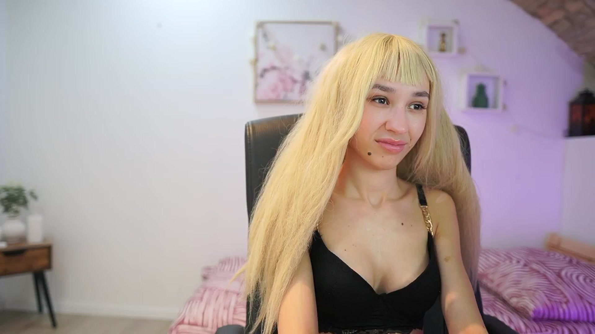 Gallery image thumbnail from Amai__Liu's myfreecams stream on, 01/07/2026, 19:07 image 8 of 20