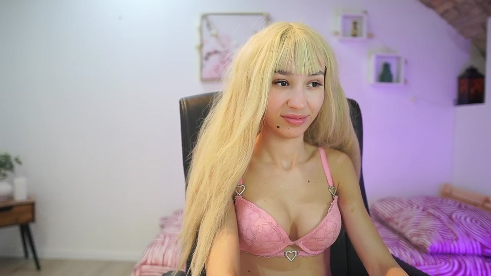 Gallery image thumbnail from Amai__Liu's myfreecams stream on, 01/09/2026, 17:56 image 9 of 20