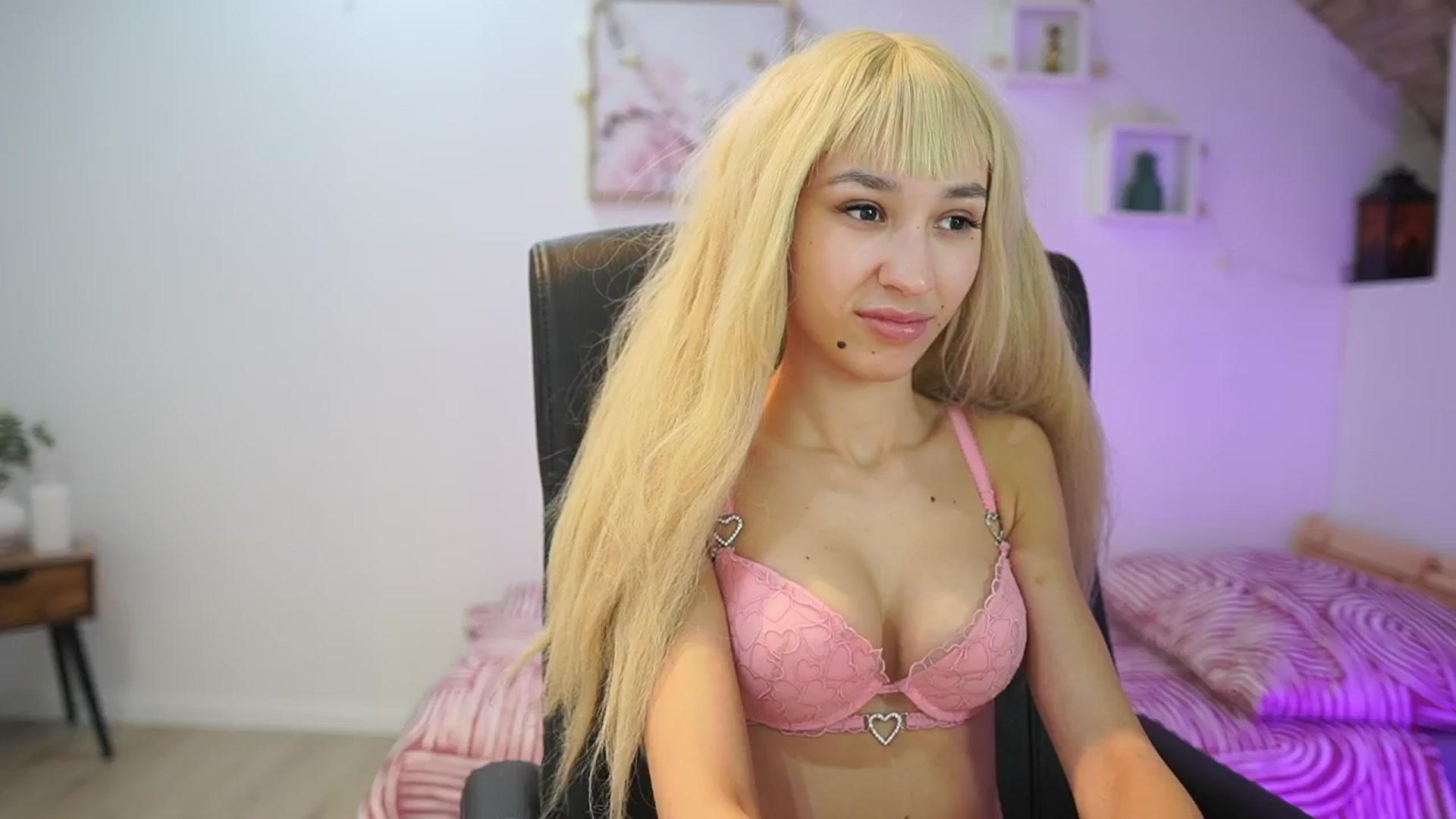 Gallery image thumbnail from Amai__Liu's myfreecams stream on, 01/09/2026, 18:55 image 10 of 20
