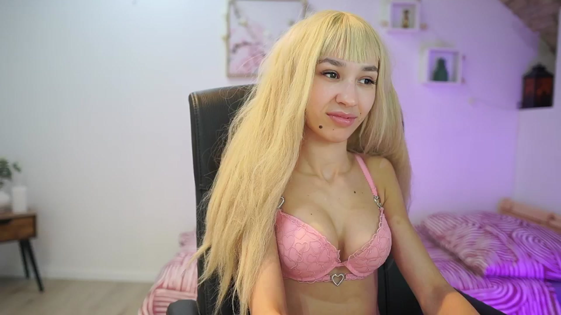 Gallery image thumbnail from Amai__Liu's myfreecams stream on, 01/09/2026, 18:55 image 3 of 20