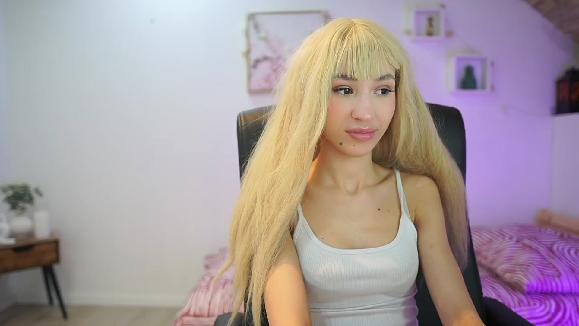 Gallery image thumbnail from Amai__Liu's myfreecams stream on, 01/10/2026, 15:25 image 10 of 20
