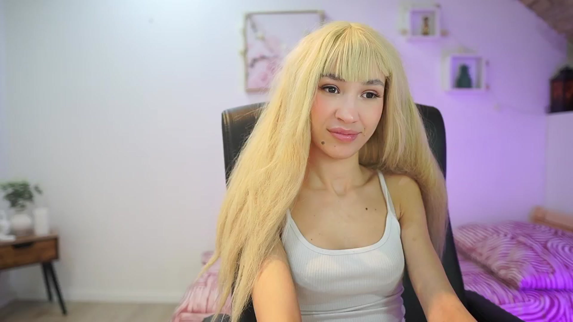 Gallery image thumbnail from Amai__Liu's myfreecams stream on, 01/10/2026, 15:25 image 12 of 20