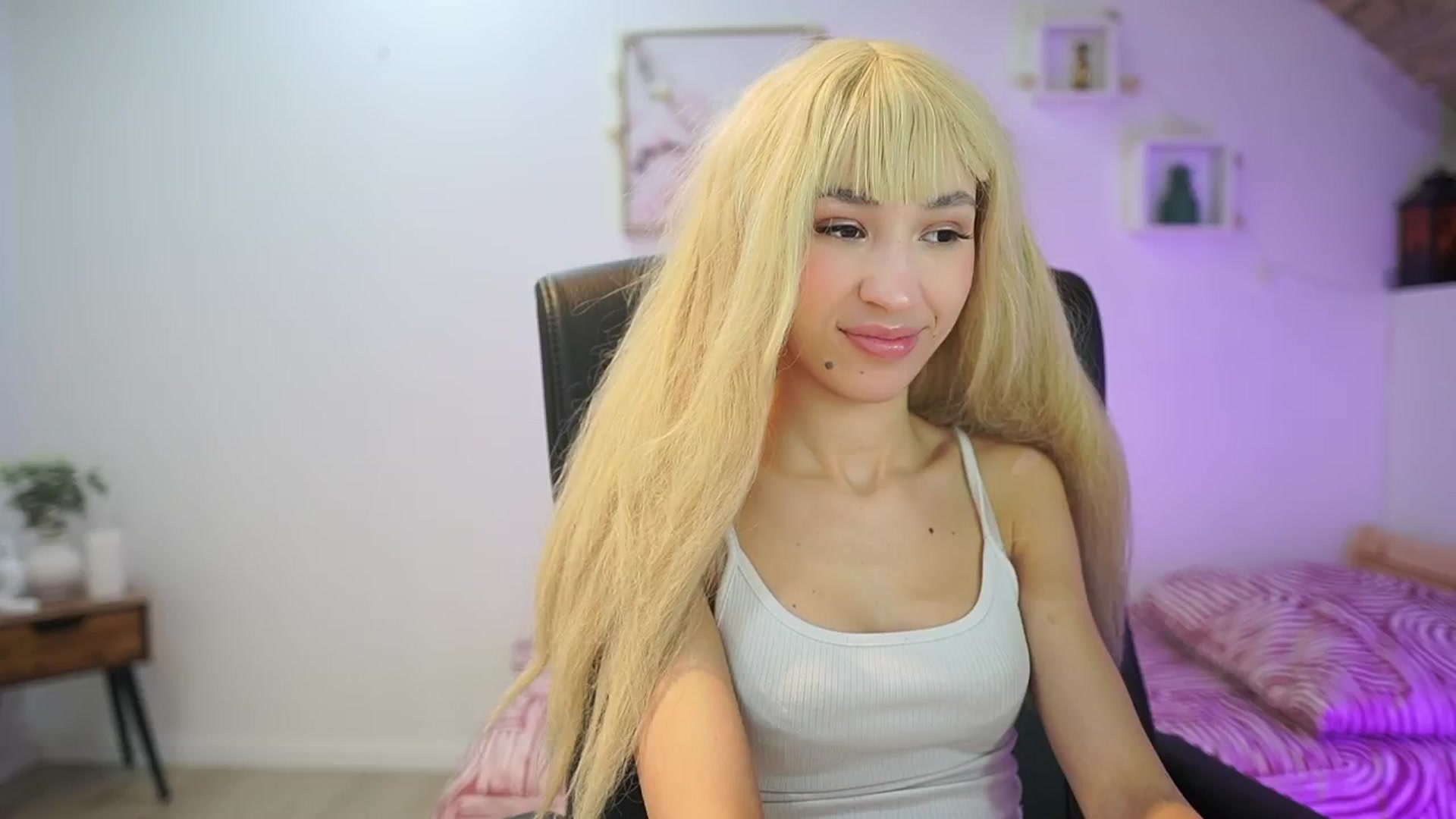 Gallery image thumbnail from Amai__Liu's myfreecams stream on, 01/10/2026, 15:25 image 11 of 20