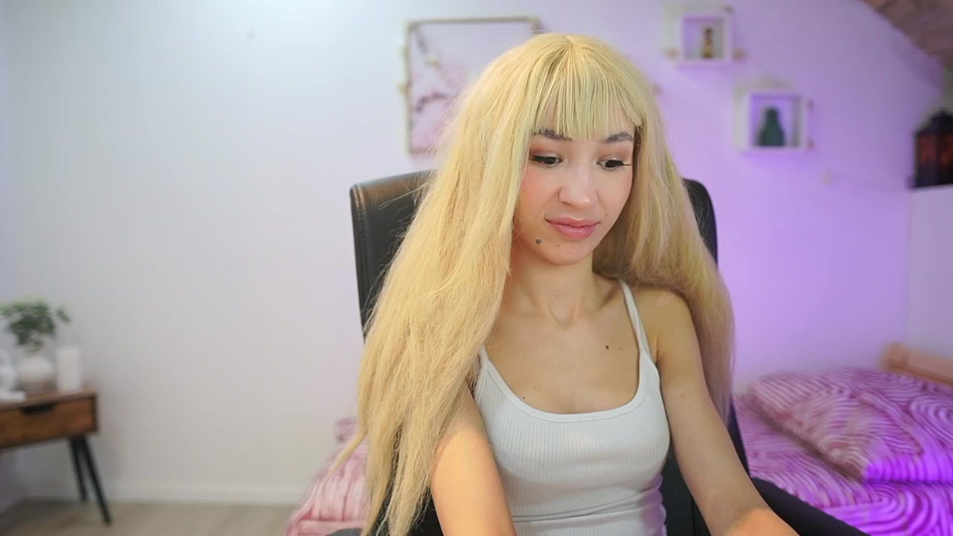 Gallery image thumbnail from Amai__Liu's myfreecams stream on, 01/10/2026, 15:25 image 13 of 20