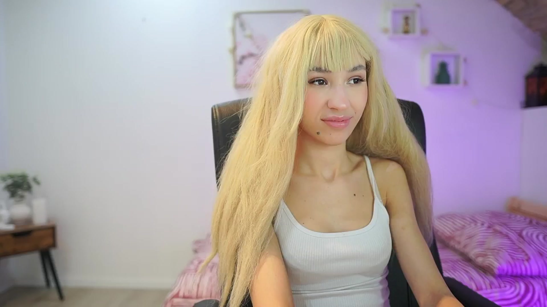 Gallery image thumbnail from Amai__Liu's myfreecams stream on, 01/10/2026, 15:25 image 9 of 20