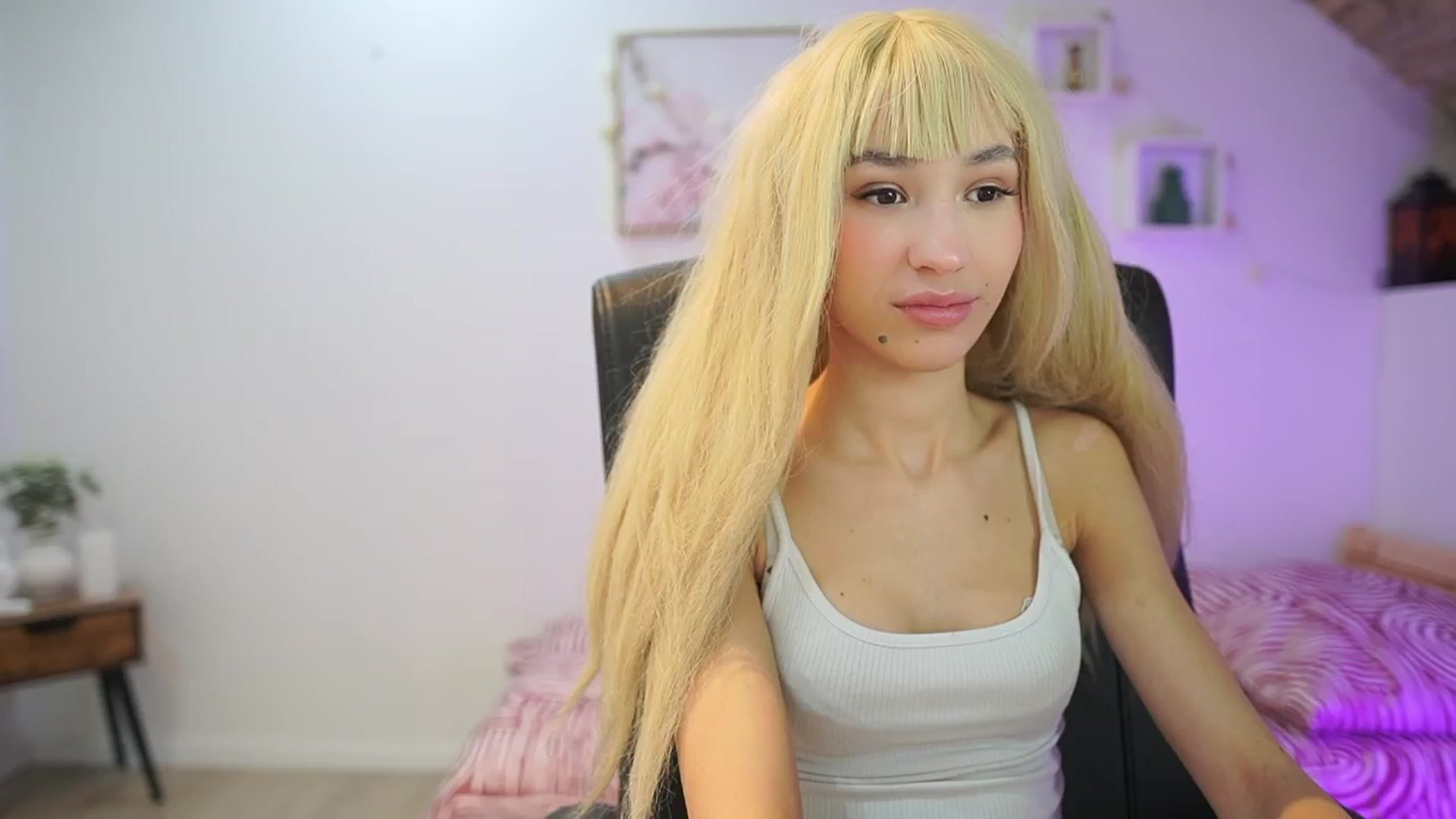 Gallery image thumbnail from Amai__Liu's myfreecams stream on, 01/10/2026, 15:25 image 17 of 20