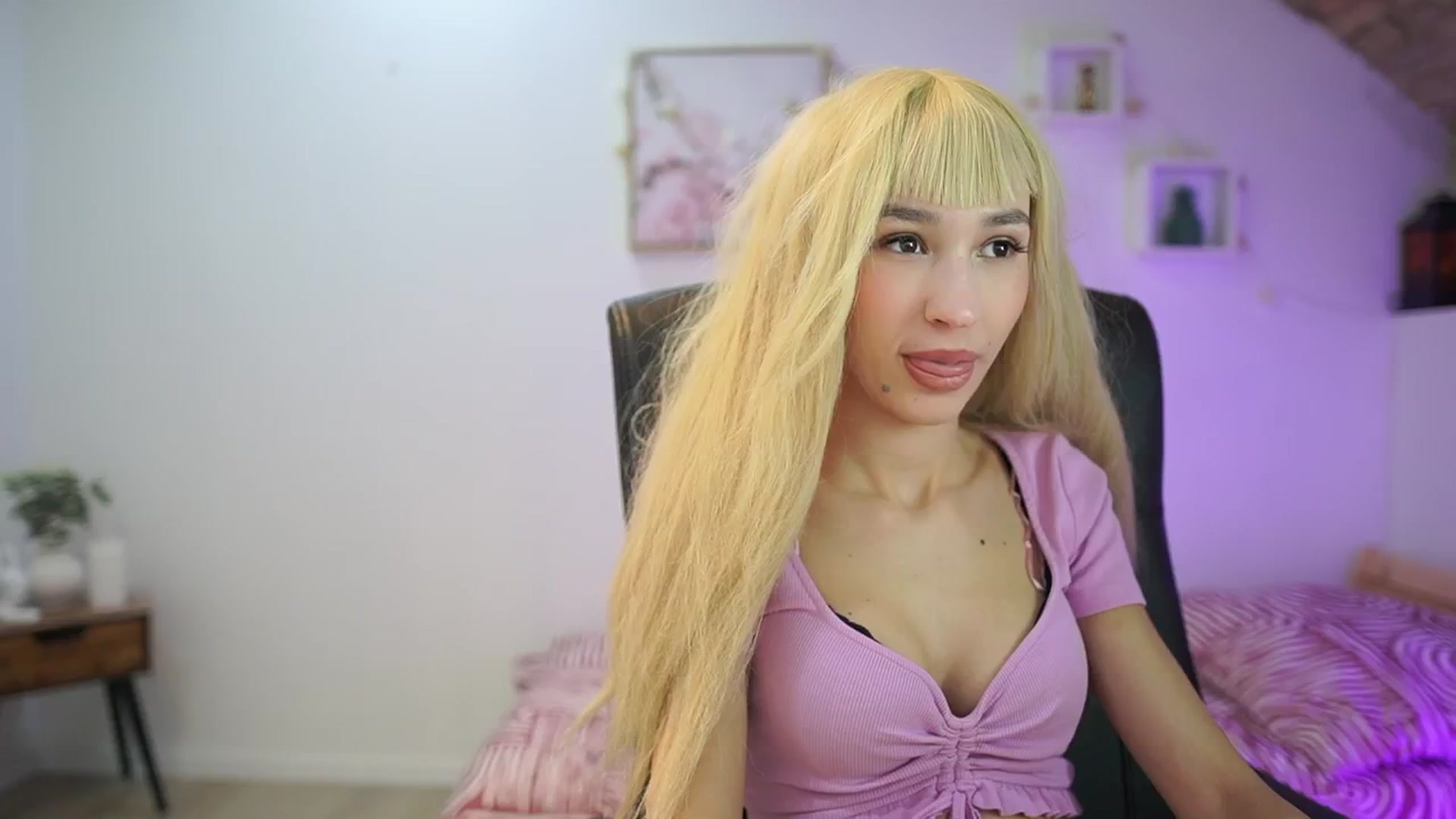 Gallery image thumbnail from Amai__Liu's myfreecams stream on, 01/12/2026, 16:59 image 4 of 20