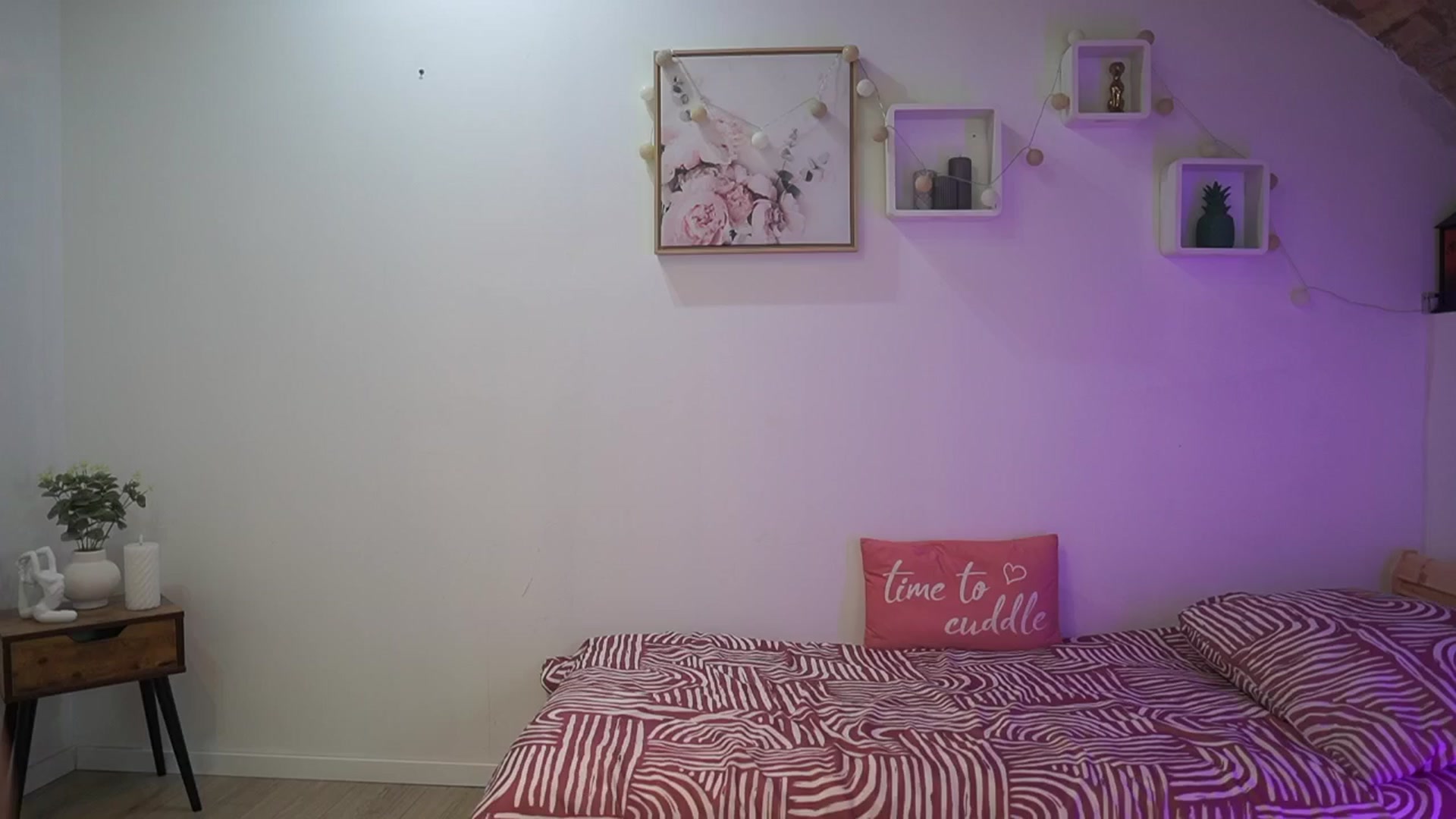Gallery image thumbnail from Amai__Liu's myfreecams stream on, 01/12/2026, 16:59 image 15 of 20