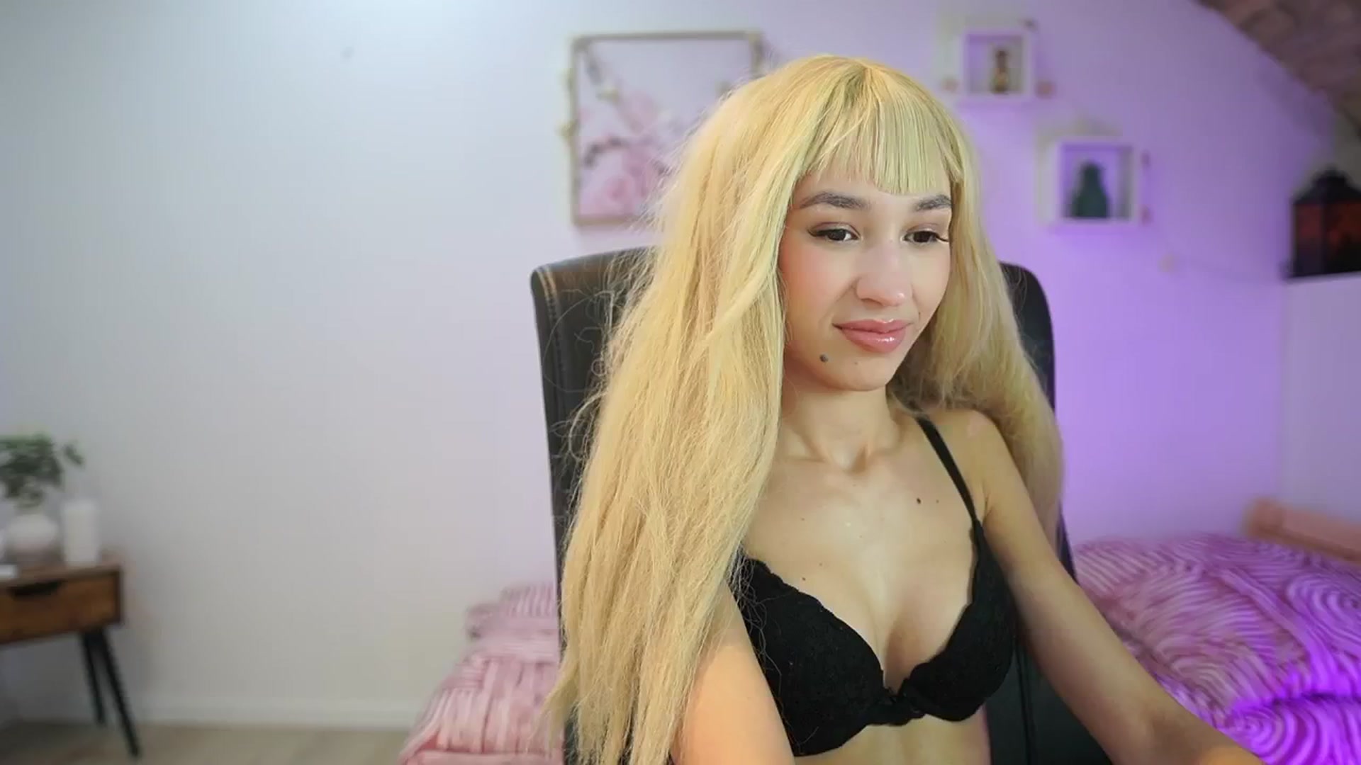 Gallery image thumbnail from Amai__Liu's myfreecams stream on, 01/12/2026, 18:56 image 17 of 20