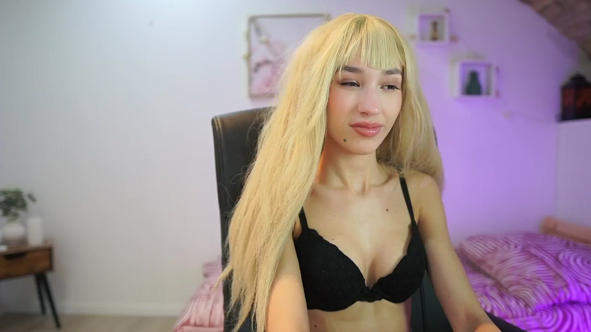 Gallery image thumbnail from Amai__Liu's myfreecams stream on, 01/12/2026, 18:56 image 5 of 20