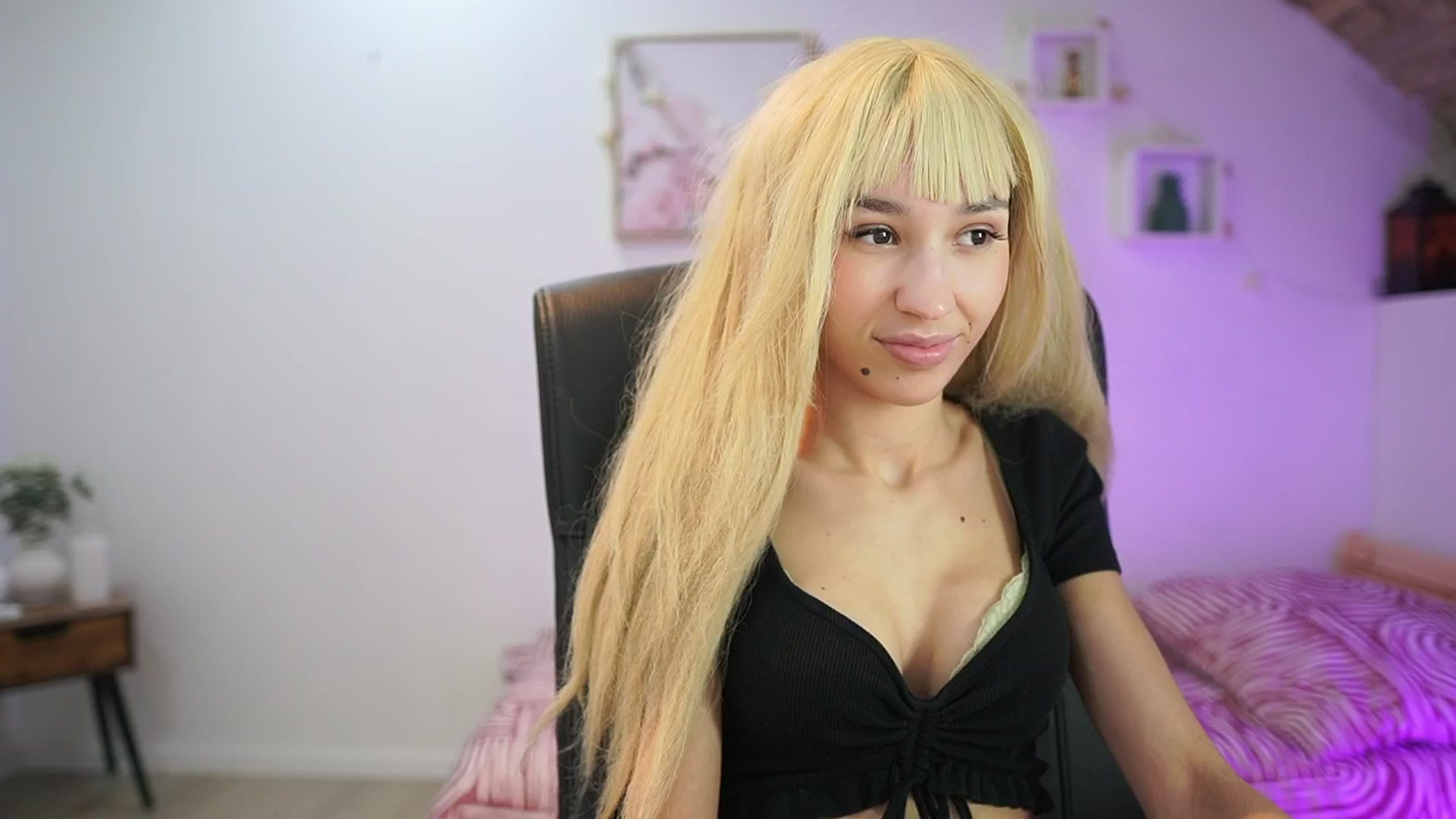 Gallery image thumbnail from Amai__Liu's myfreecams stream on, 01/13/2026, 15:32 image 13 of 20