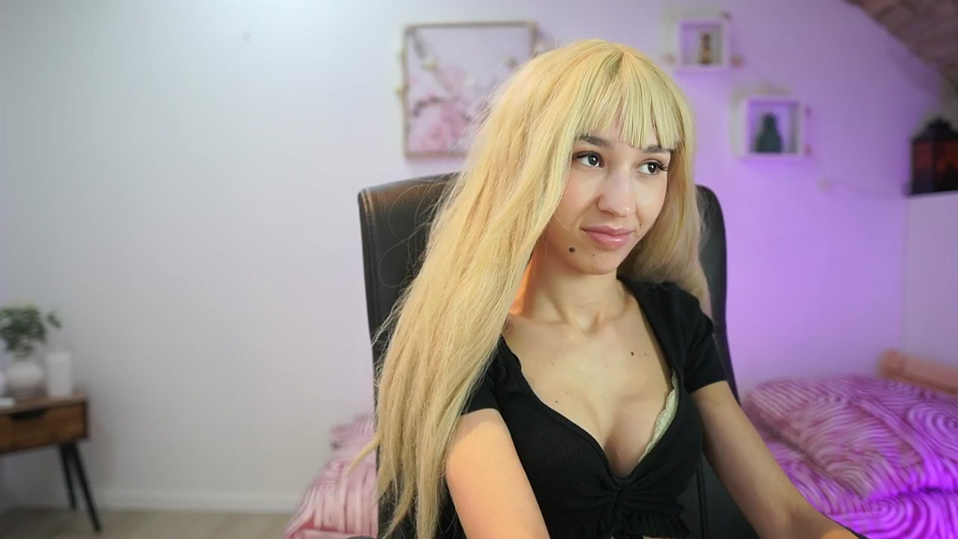 Gallery image thumbnail from Amai__Liu's myfreecams stream on, 01/13/2026, 15:32 image 6 of 20