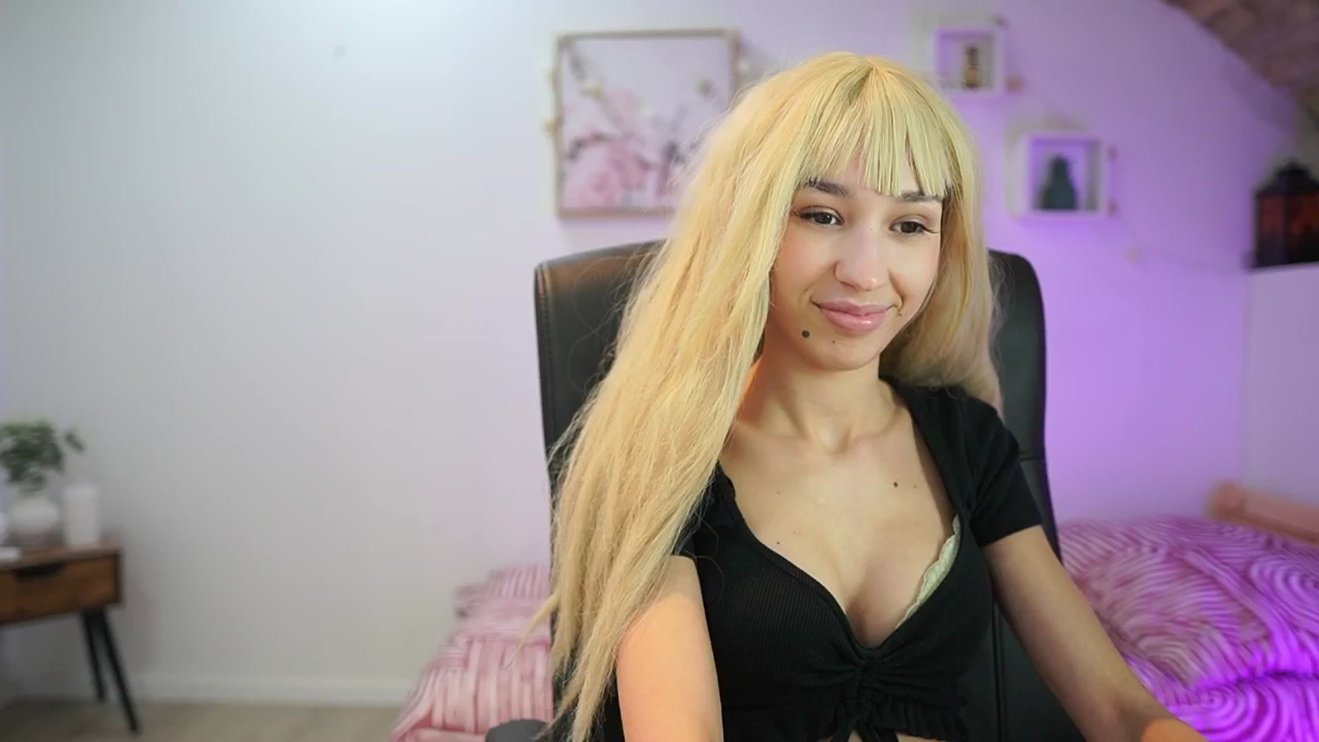 Gallery image thumbnail from Amai__Liu's myfreecams stream on, 01/13/2026, 15:32 image 5 of 20